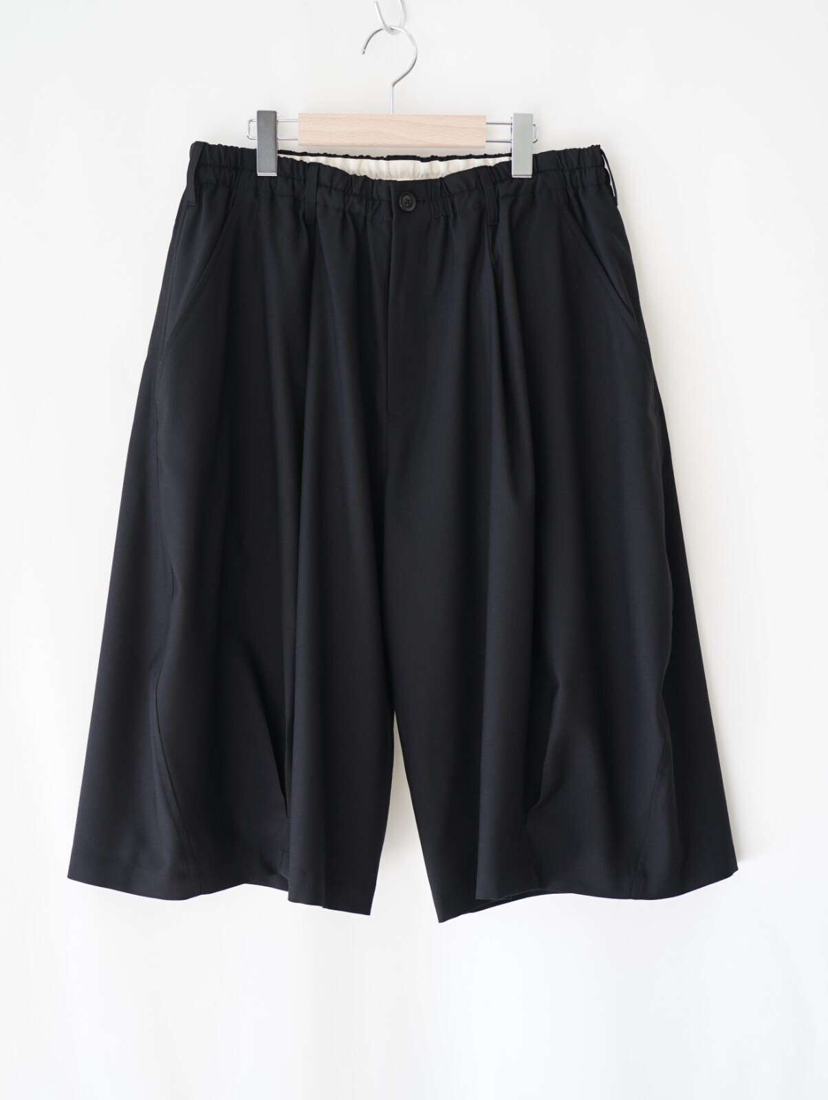 KHOKI MENS Pleated Balloon Dress Shorts IMAGE1