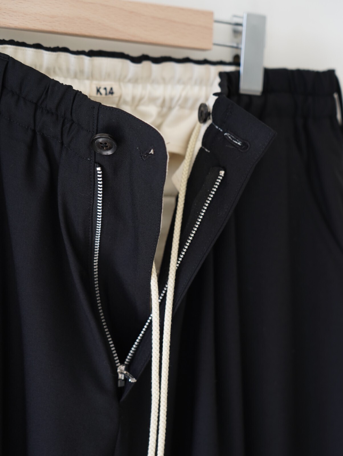 KHOKI MENS Pleated Balloon Dress Shorts IMAGE4