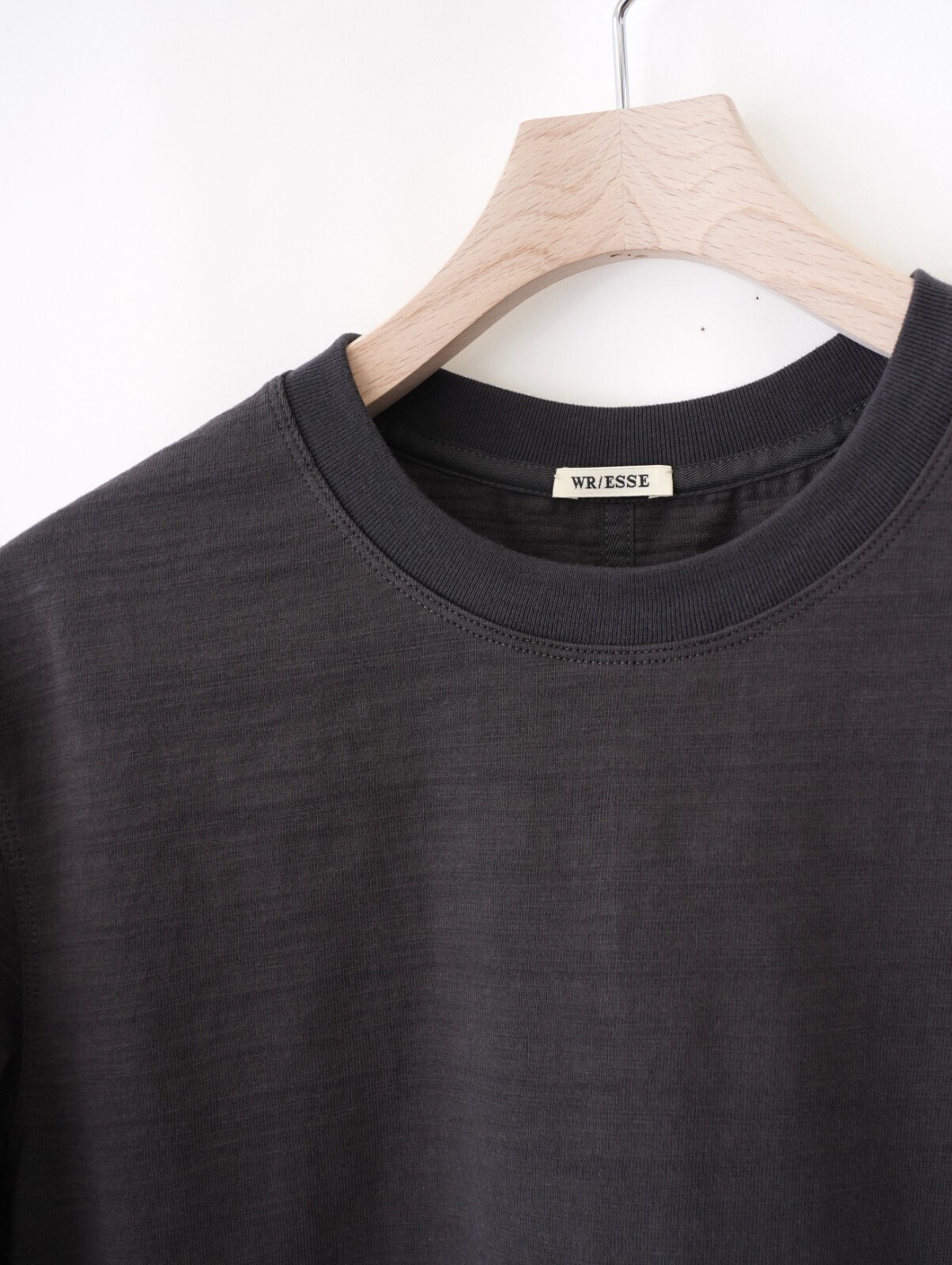 WONDER ROOM ESSE WOMENS & MENS The Plain "SHADOW" Tee IMAGE3