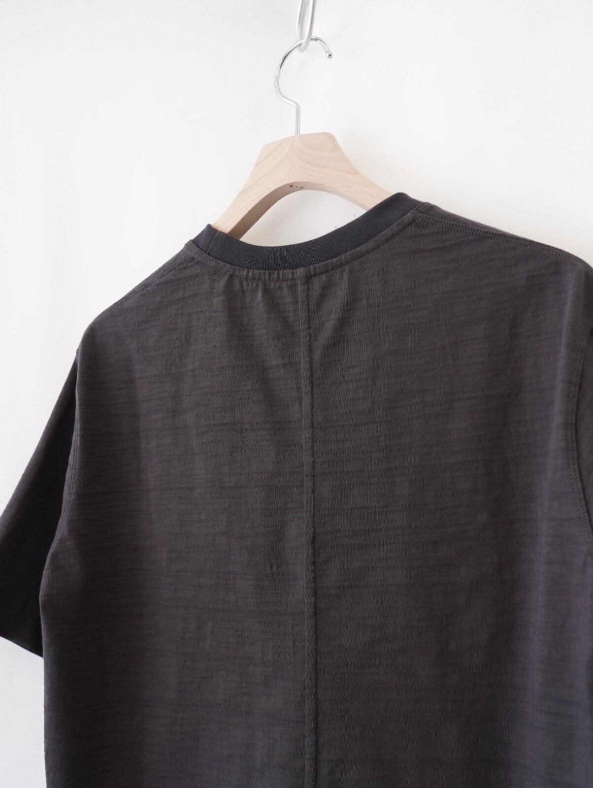 WONDER ROOM ESSE WOMENS & MENS The Plain "SHADOW" Tee IMAGE4