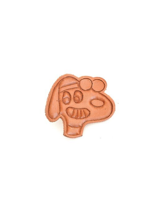 レザーカービングピンズ -Sn**py-｜セブンバイセブン レディース & メンズ