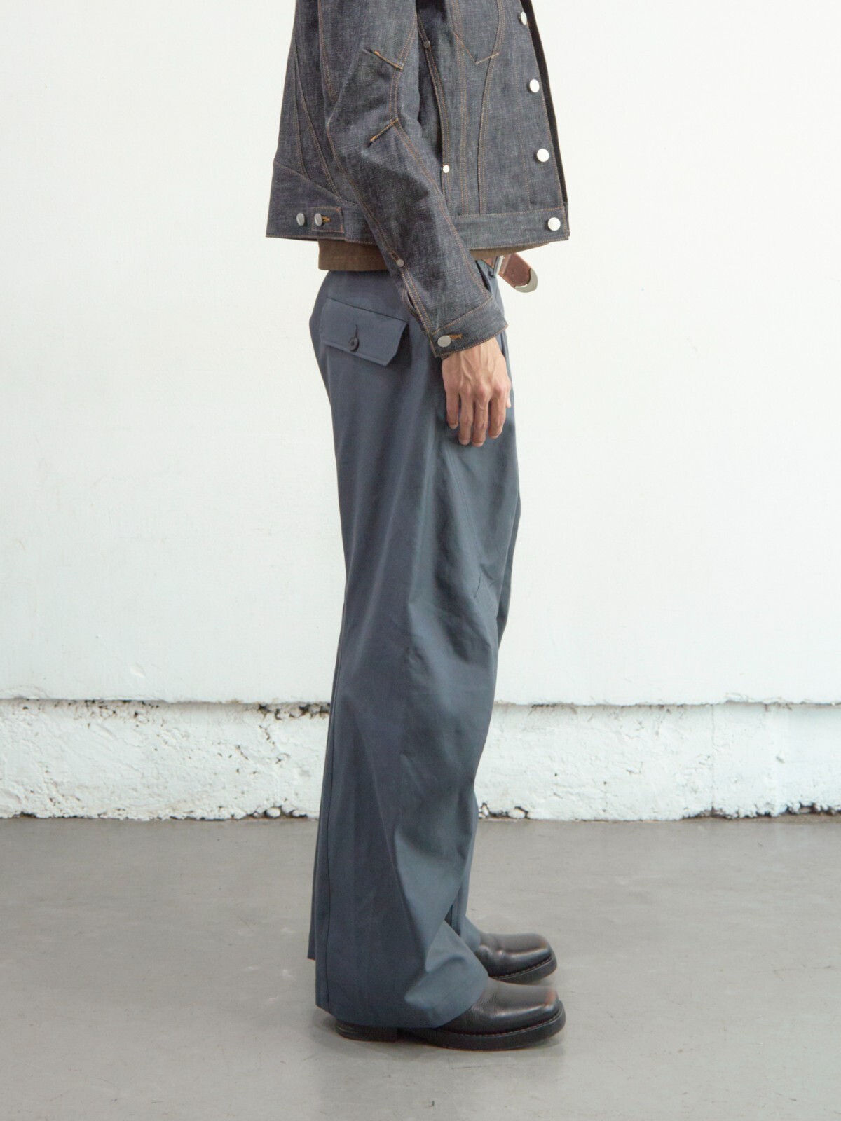 ネヴァーフォーゲット メンズ 2タックツイストトラウザーズ 画像2