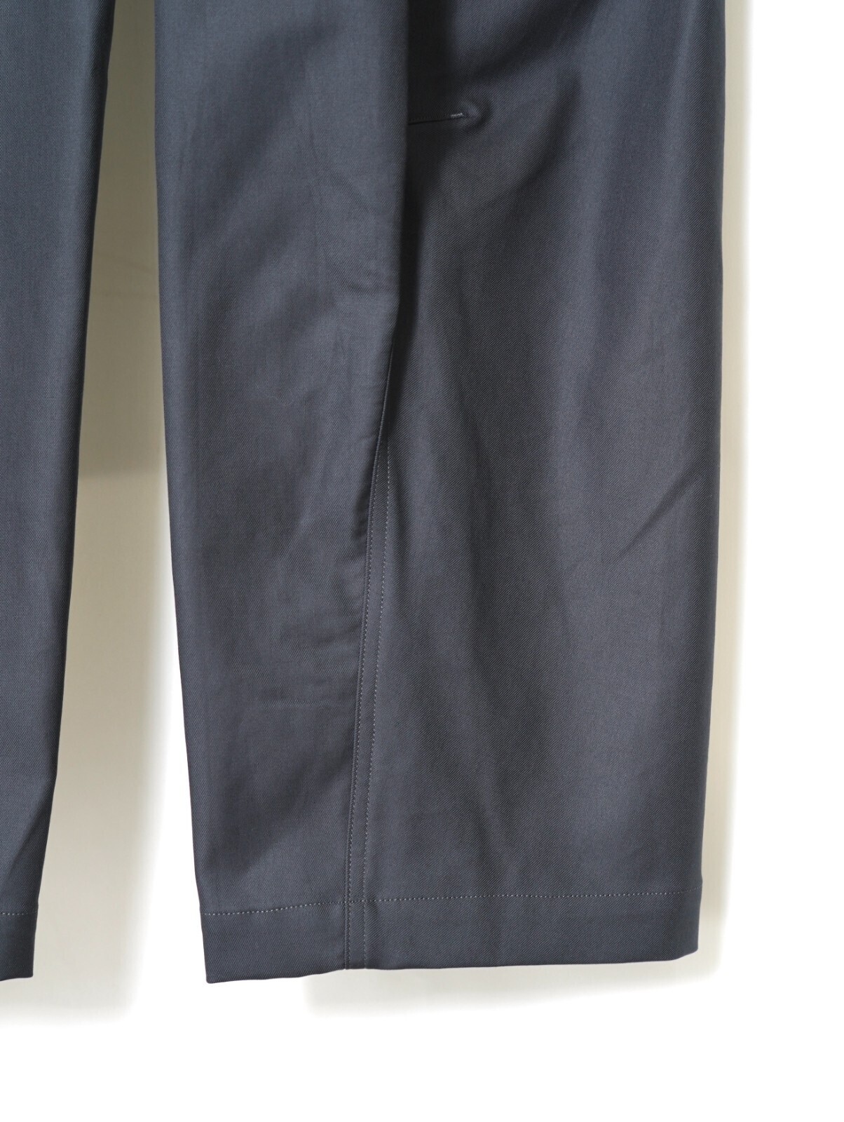 ネヴァーフォーゲット メンズ 2タックツイストトラウザーズ 画像10