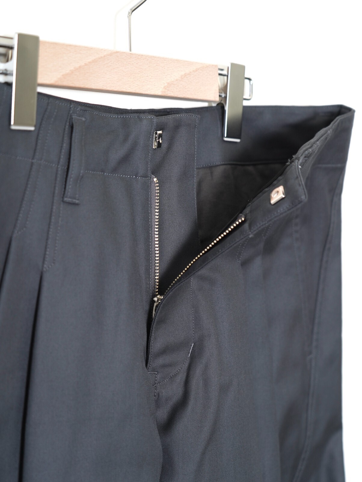 ネヴァーフォーゲット メンズ 2タックツイストトラウザーズ 画像9