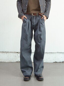 ネヴァーフォーゲット メンズ 2タックツイストトラウザーズ 画像1