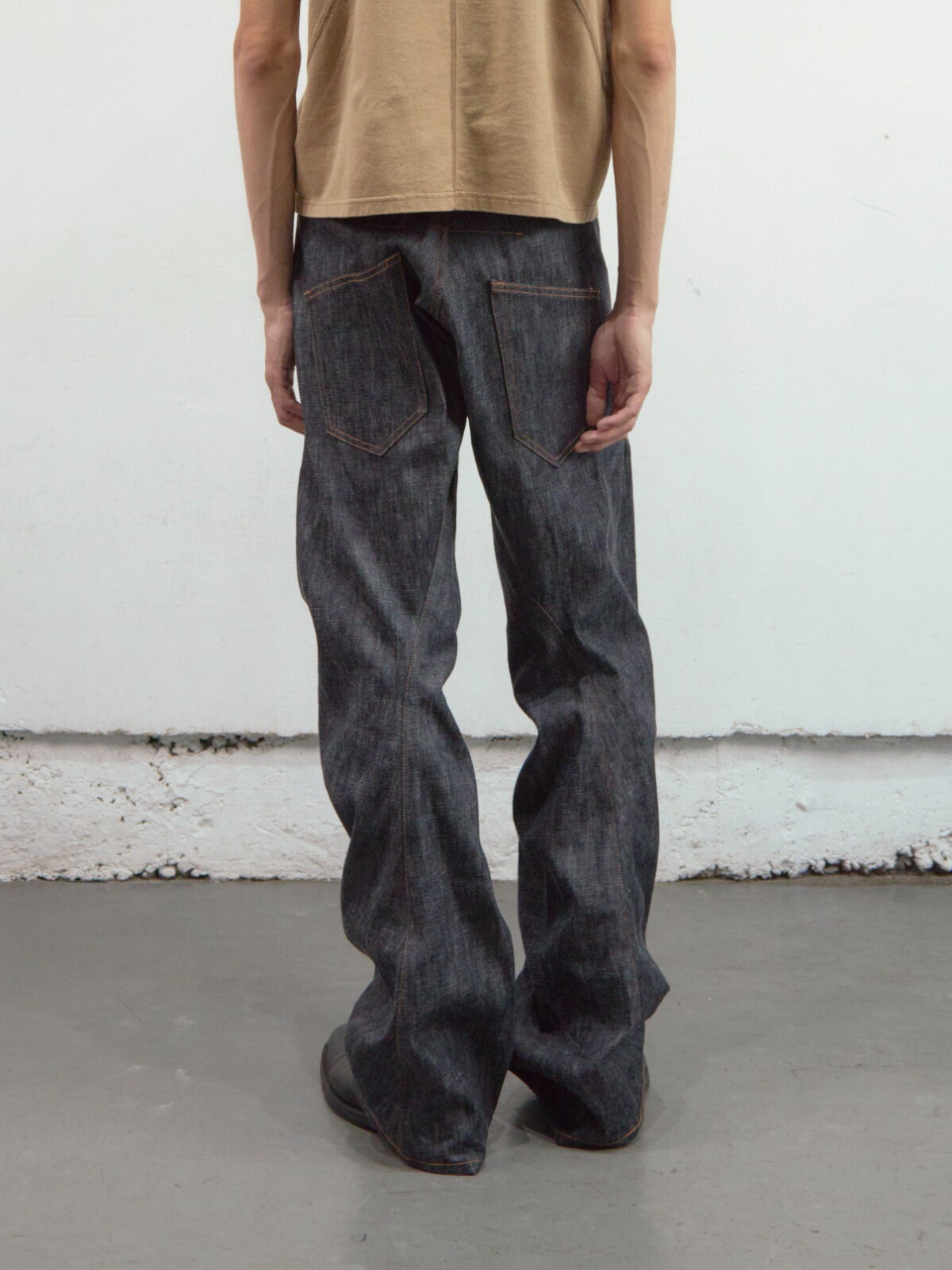 ネヴァーフォーゲット メンズ 3Dツイストワイドレッグジーンズ 画像3