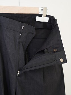 IRENISA 남성 TWO TUCKS WIDE TROUSERS (26SS) 이미지8