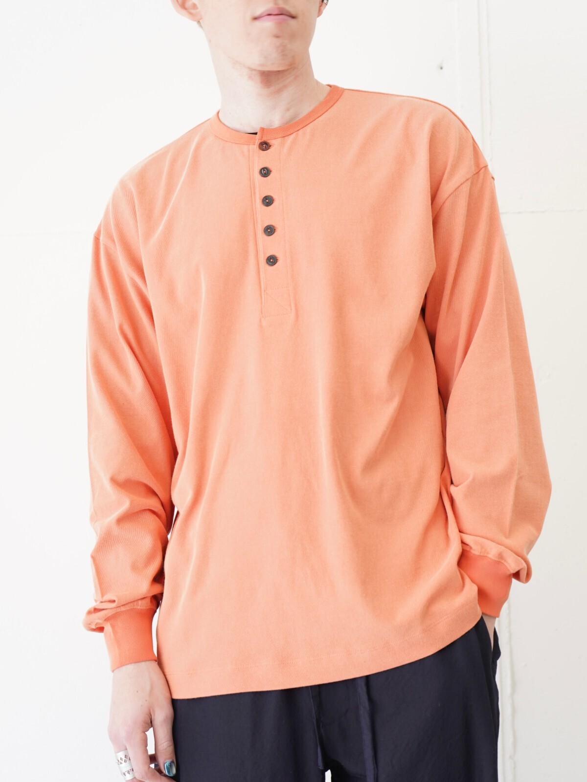 ULTERIOR 男士 FADED TWIST TENJIKU HENLEY-NECK TOP 圖片8