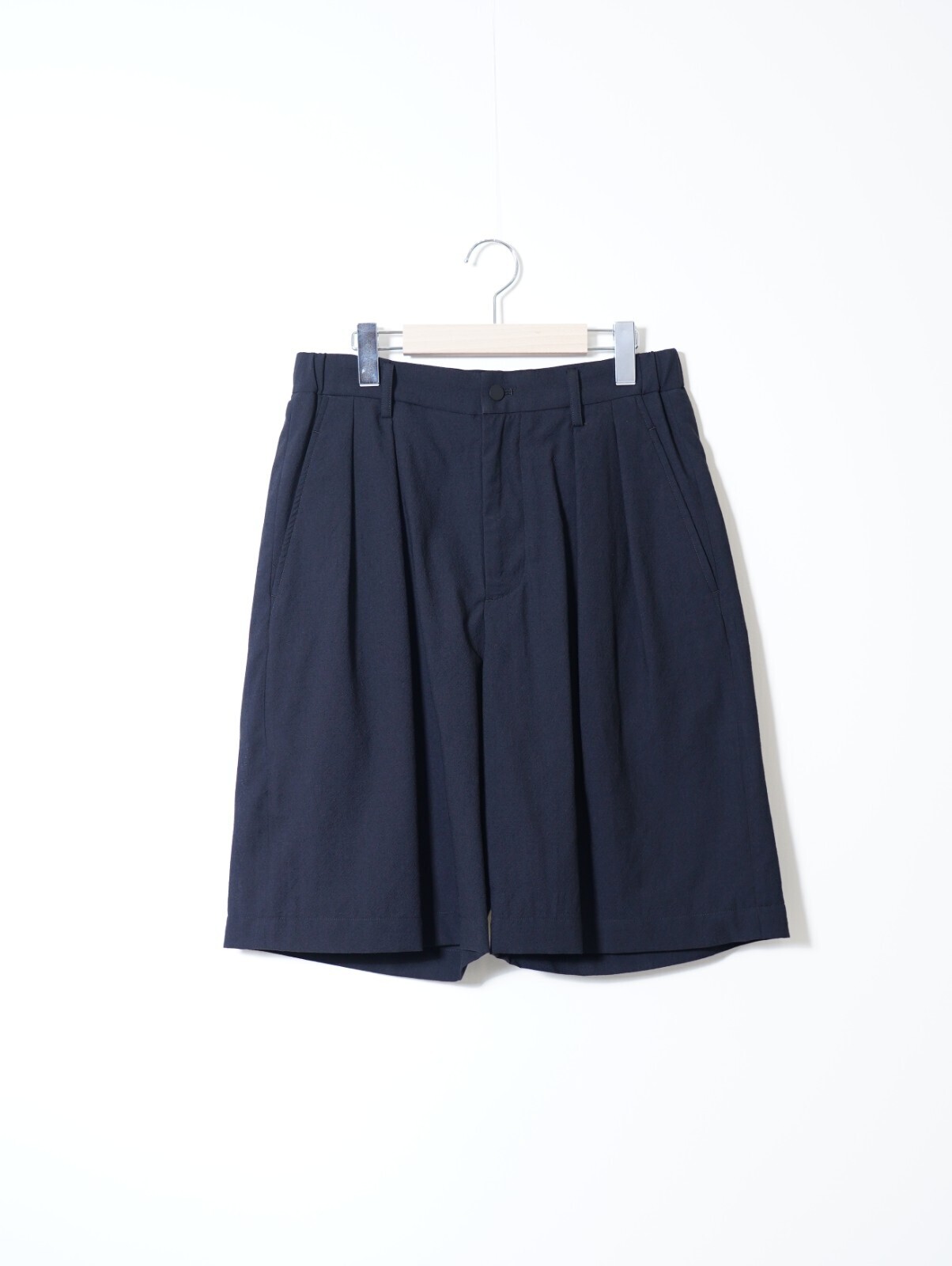 IRENISA 男士 TWO TUCKS WIDE SHORTS 图片1