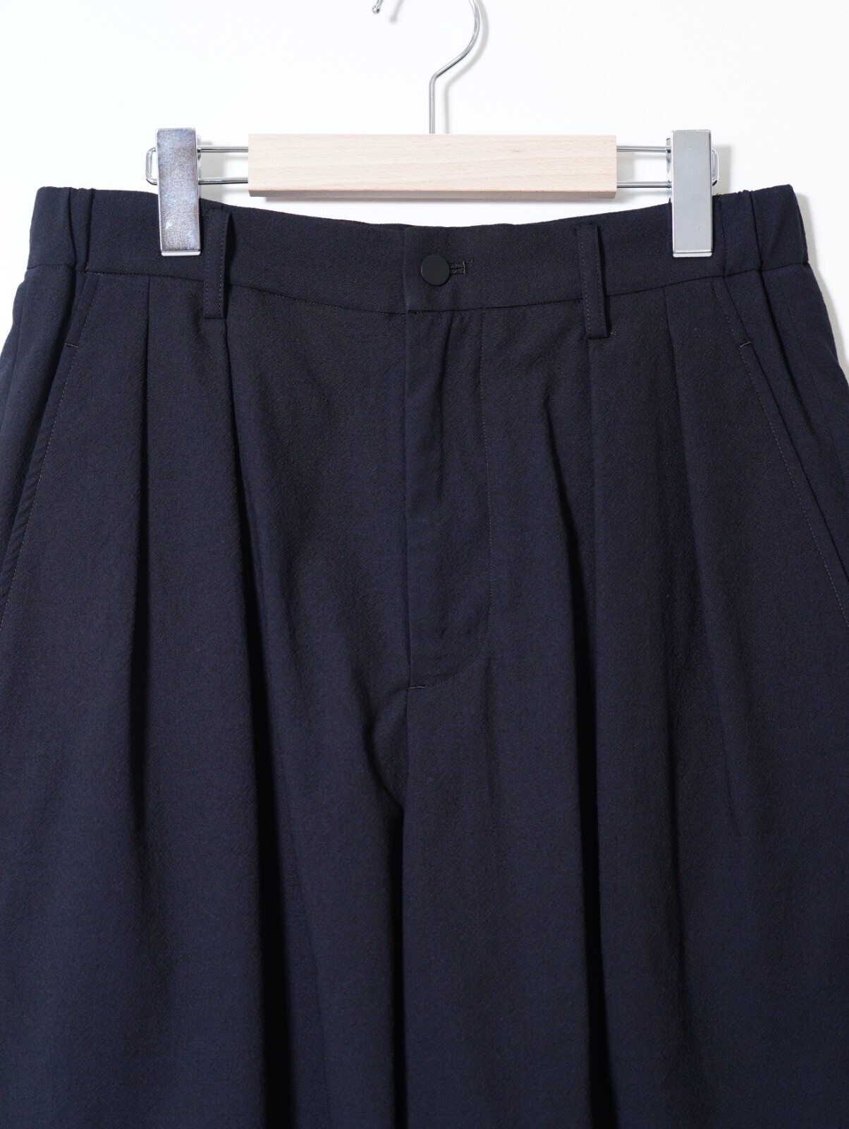IRENISA 男士 TWO TUCKS WIDE SHORTS 图片3