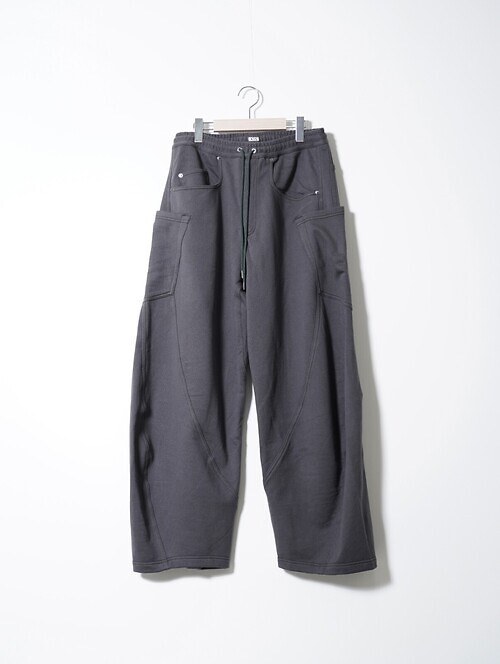 3D Cutting Sweat Pants｜KHOKI 여성 & 남성