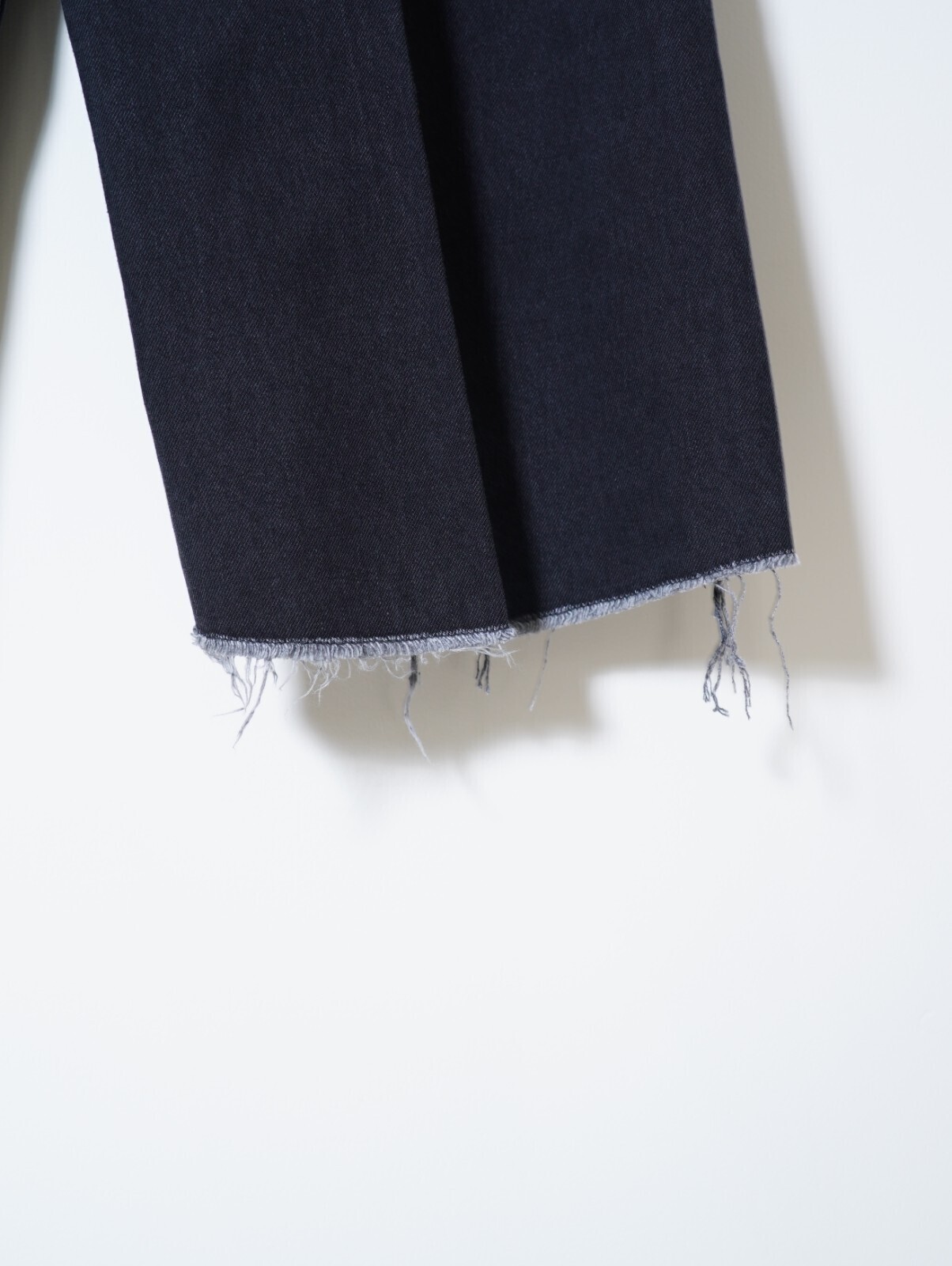 saby 여성 & 남성 TUCK-BAGGY TYPE 3- Surface dyeing Denim -  이미지7