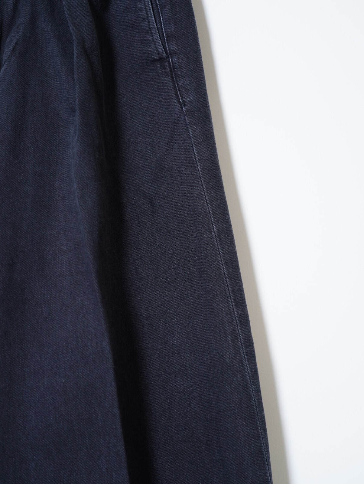 saby 여성 & 남성 TUCK-BAGGY TYPE 3- Surface dyeing Denim -  이미지5
