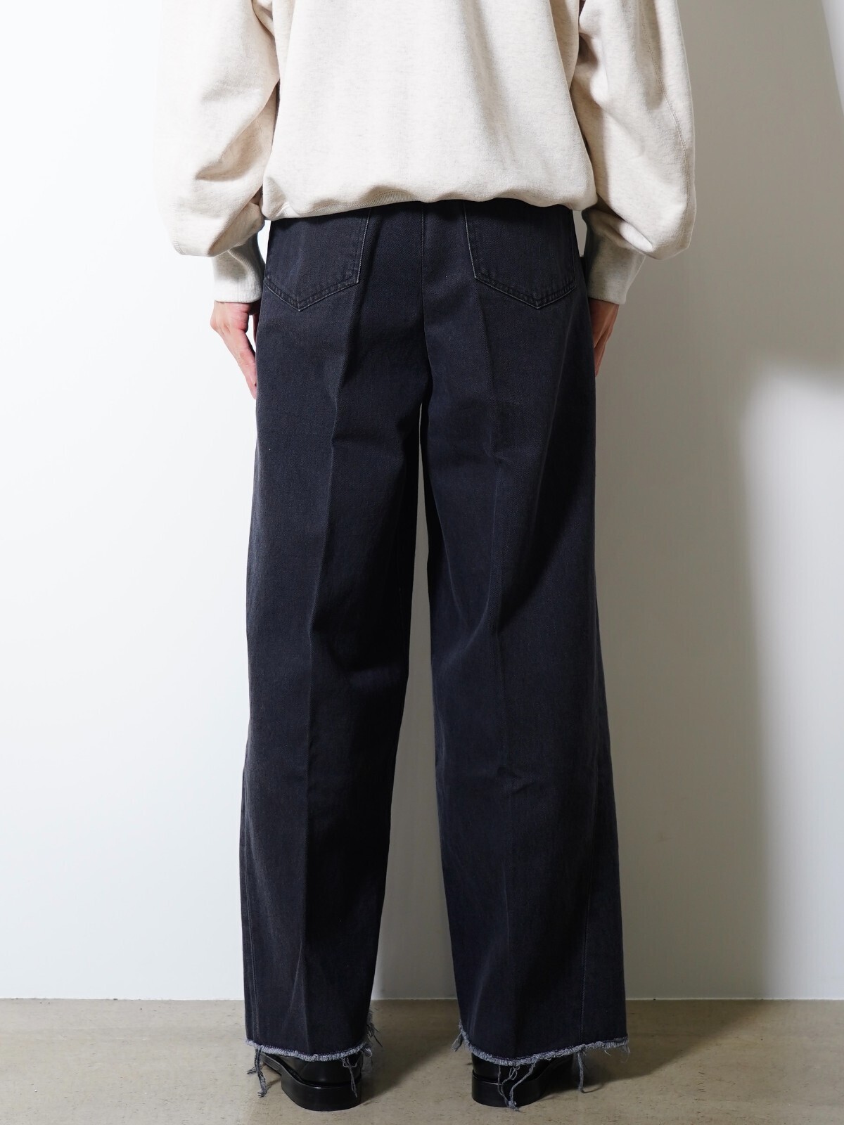 saby 여성 & 남성 TUCK-BAGGY TYPE 3- Surface dyeing Denim -  이미지3