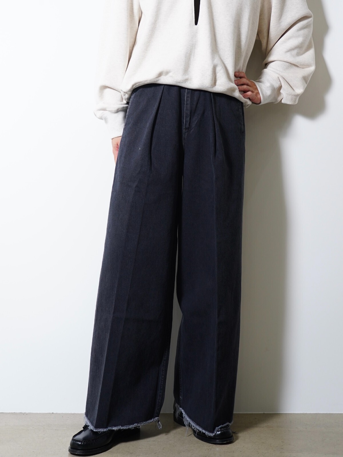 saby 여성 & 남성 TUCK-BAGGY TYPE 3- Surface dyeing Denim -  이미지1