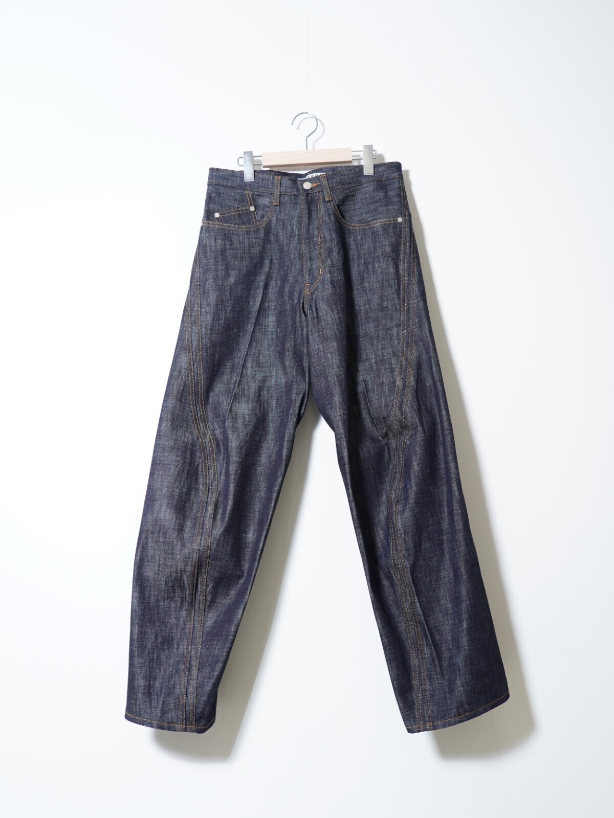 ネヴァーフォーゲット メンズ 3D TWISTED WIDE LEG JEANS 画像1
