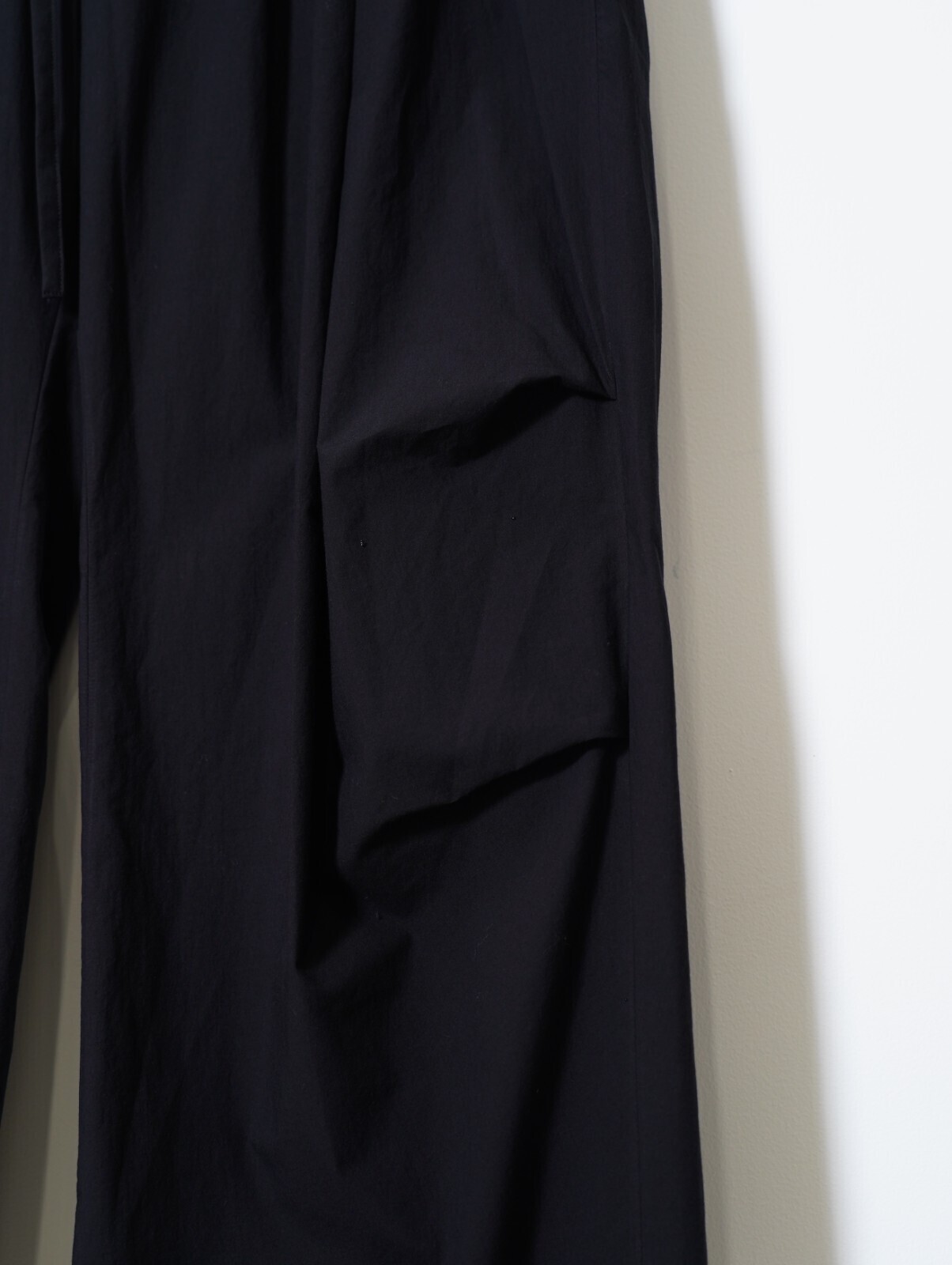 Blanc YM WOMENS & MENS Soft Cotton Knee Tuck Pants IMAGE4
