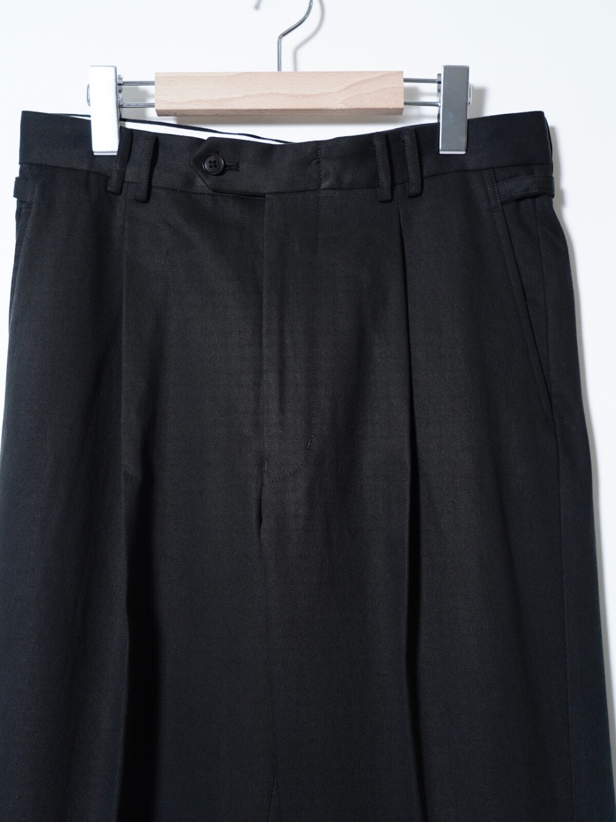 YOKE 남성 1Pleated Wide Tapered Trousers 이미지6