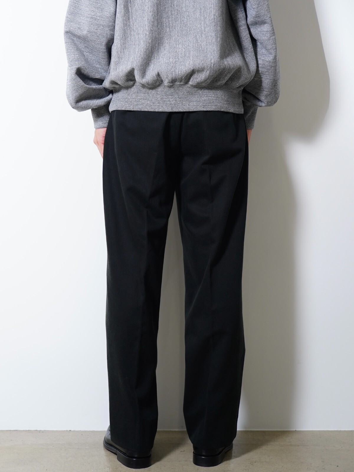YOKE 남성 1Pleated Wide Tapered Trousers 이미지3