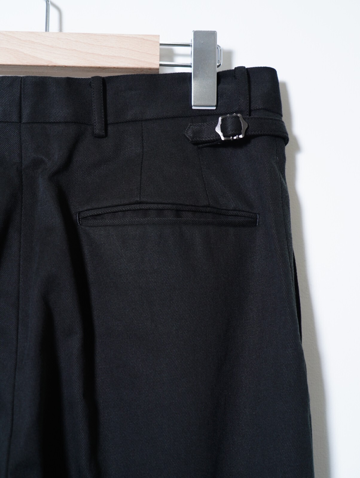 YOKE 남성 1Pleated Wide Tapered Trousers 이미지13