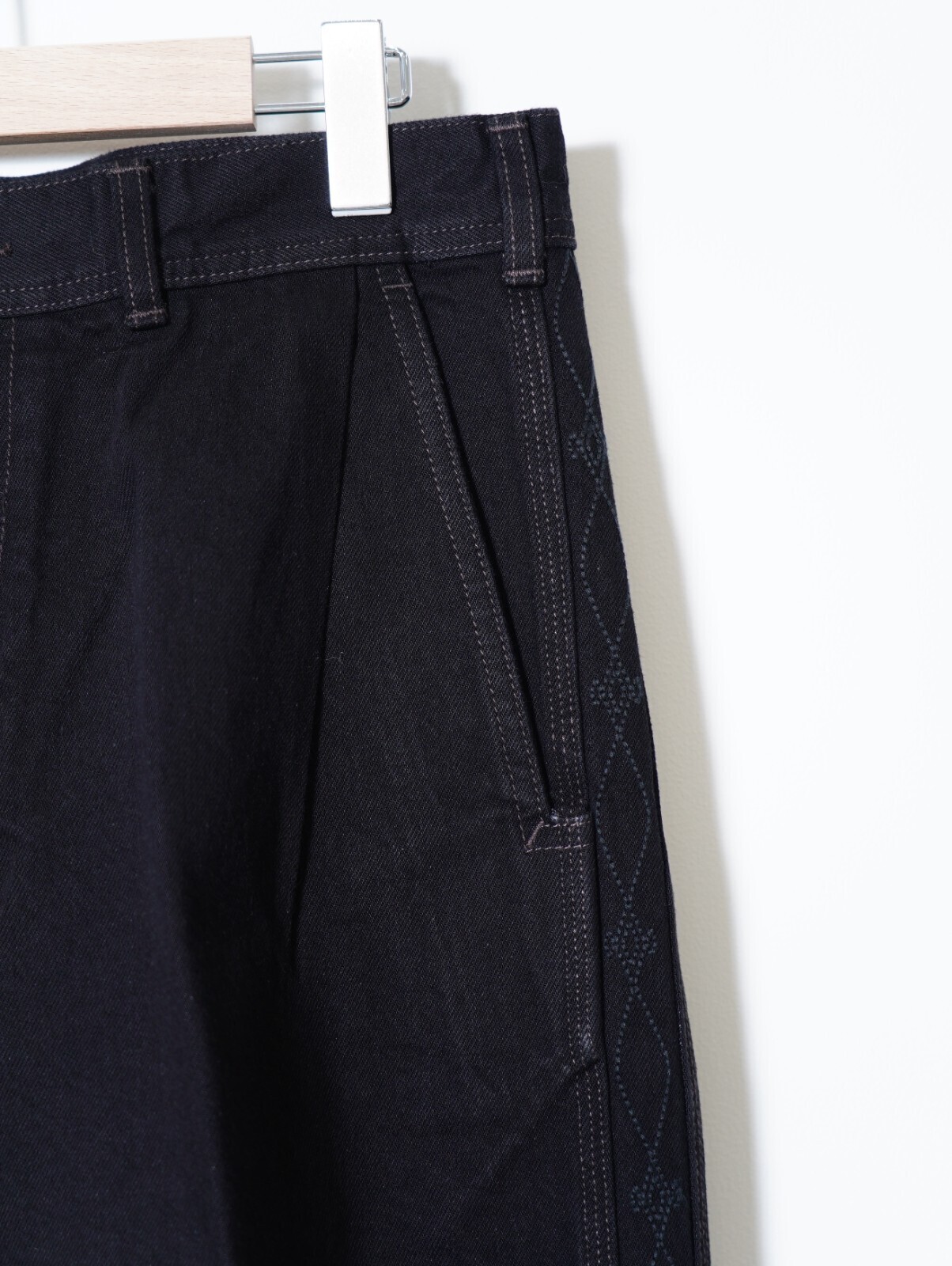 SARTO MENS DENIM EMBROIDERY TUCKED WIDE TROUSERS IMAGE16