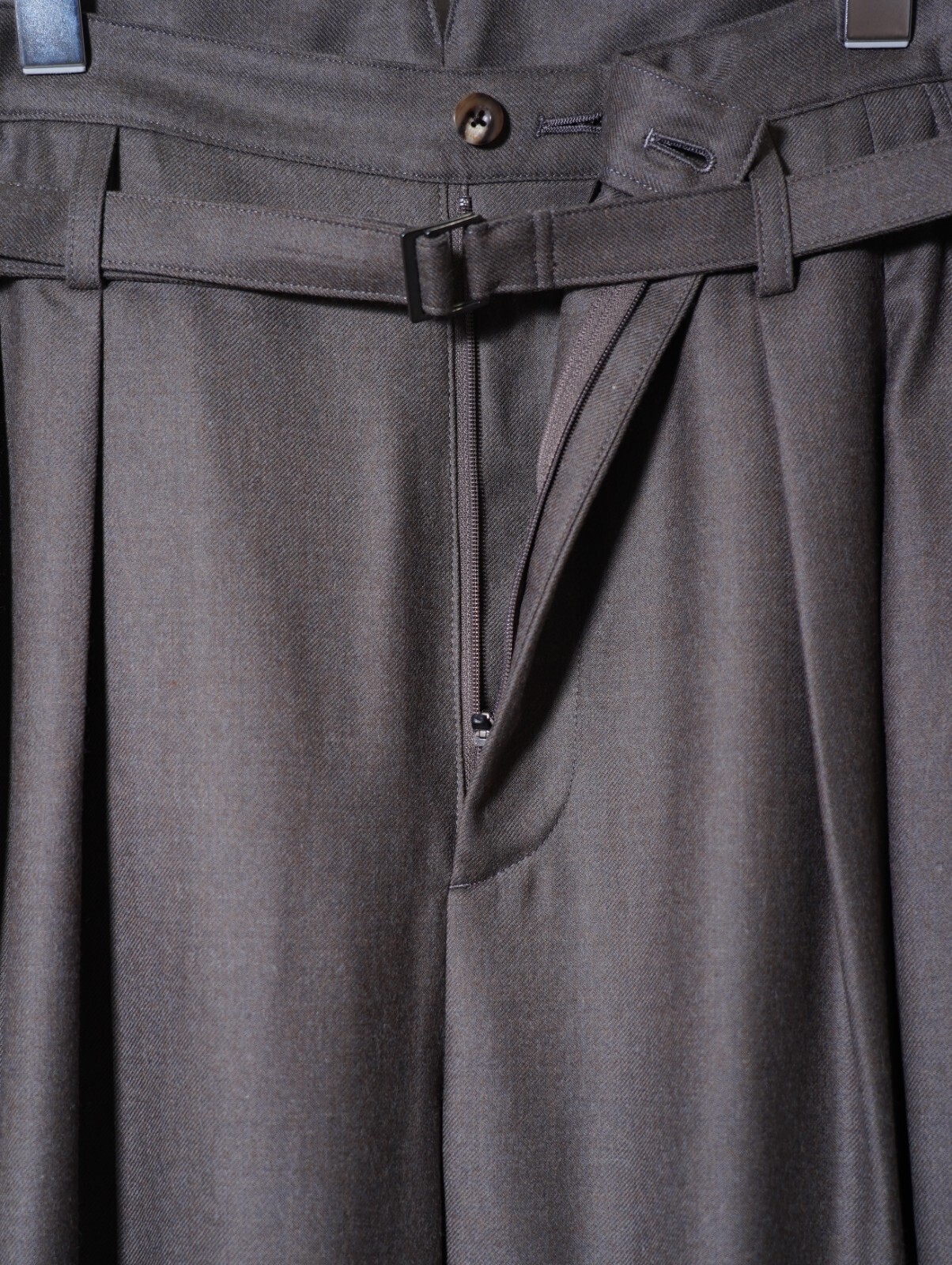 IRENISA MENS BELTED HIGH-WAIST BAGGY PANTS IMAGE4