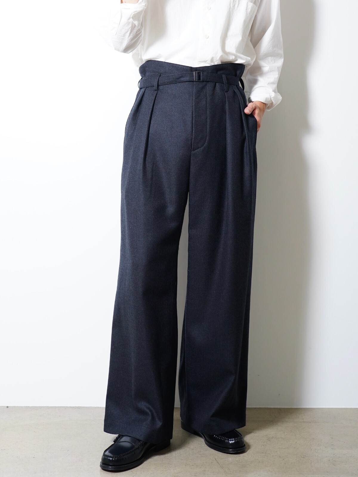 IRENISA 남성 BELTED HIGH-WAIST BAGGY PANTS 이미지16