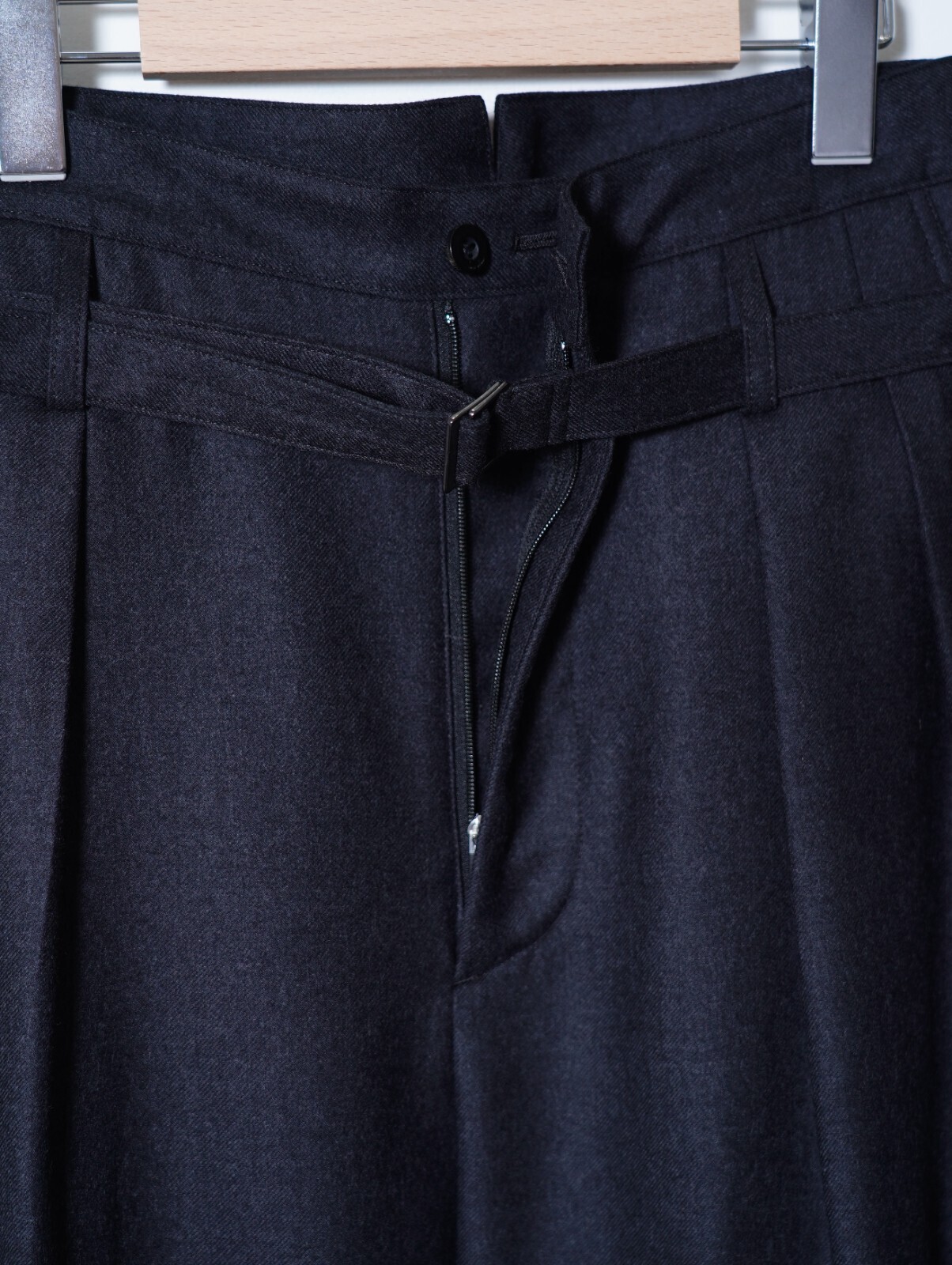 IRENISA MENS BELTED HIGH-WAIST BAGGY PANTS IMAGE12