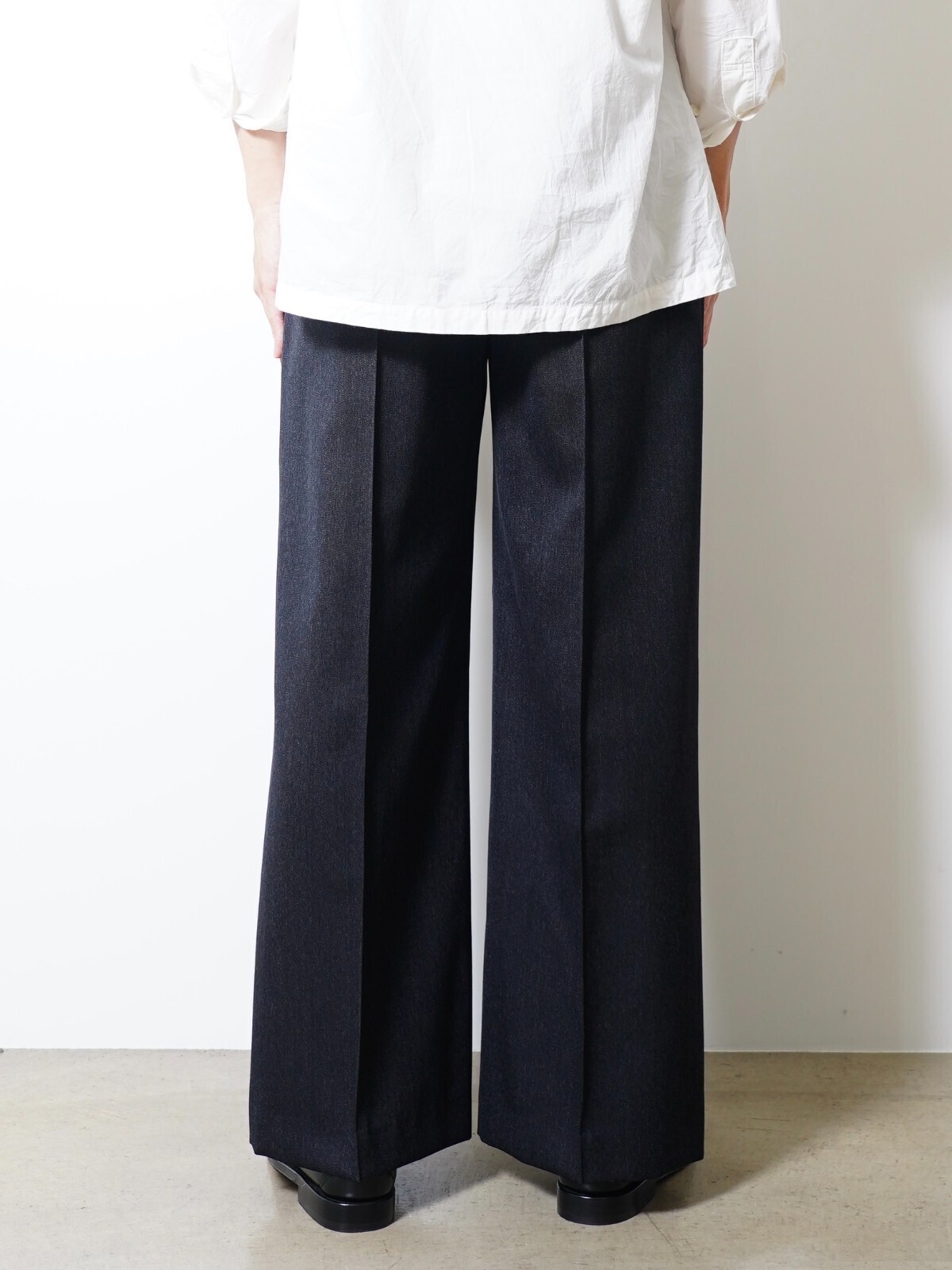 IRENISA 남성 ONE-TUCK BAGGY TROUSERS 이미지3