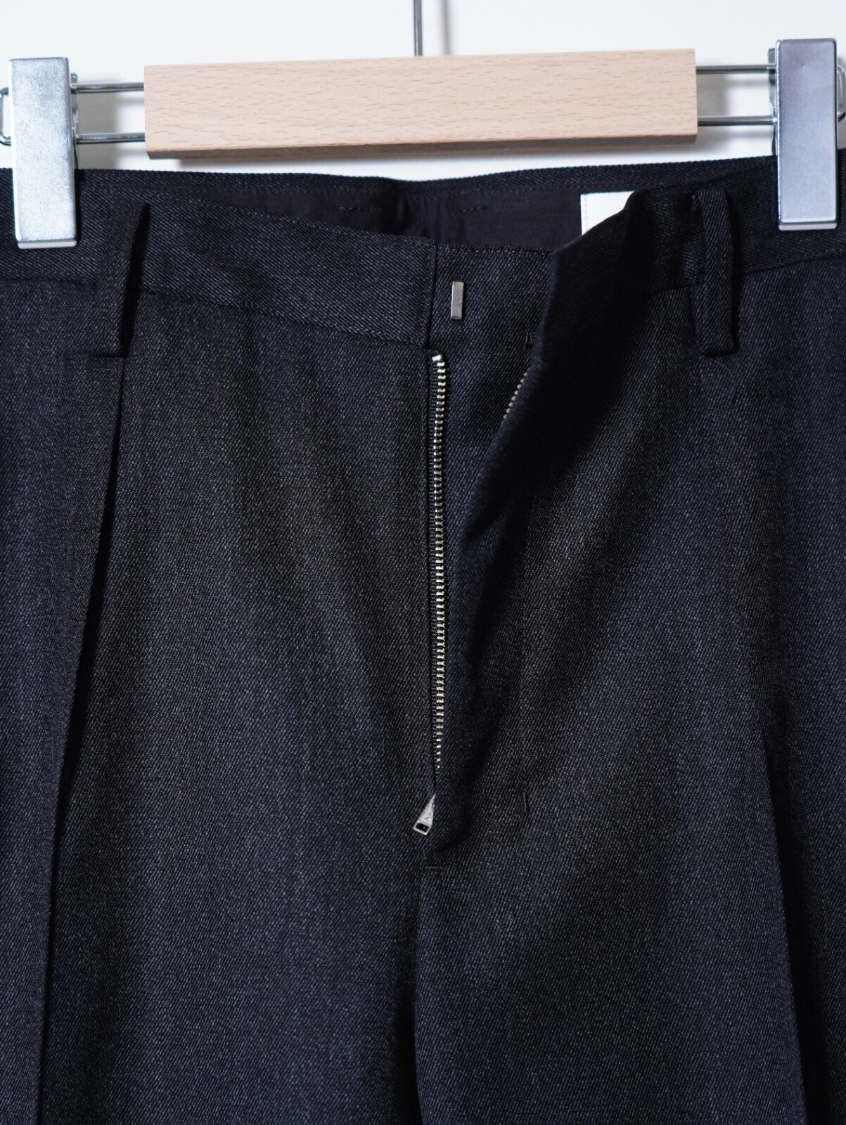 IRENISA MENS ONE-TUCK BAGGY TROUSERS IMAGE4