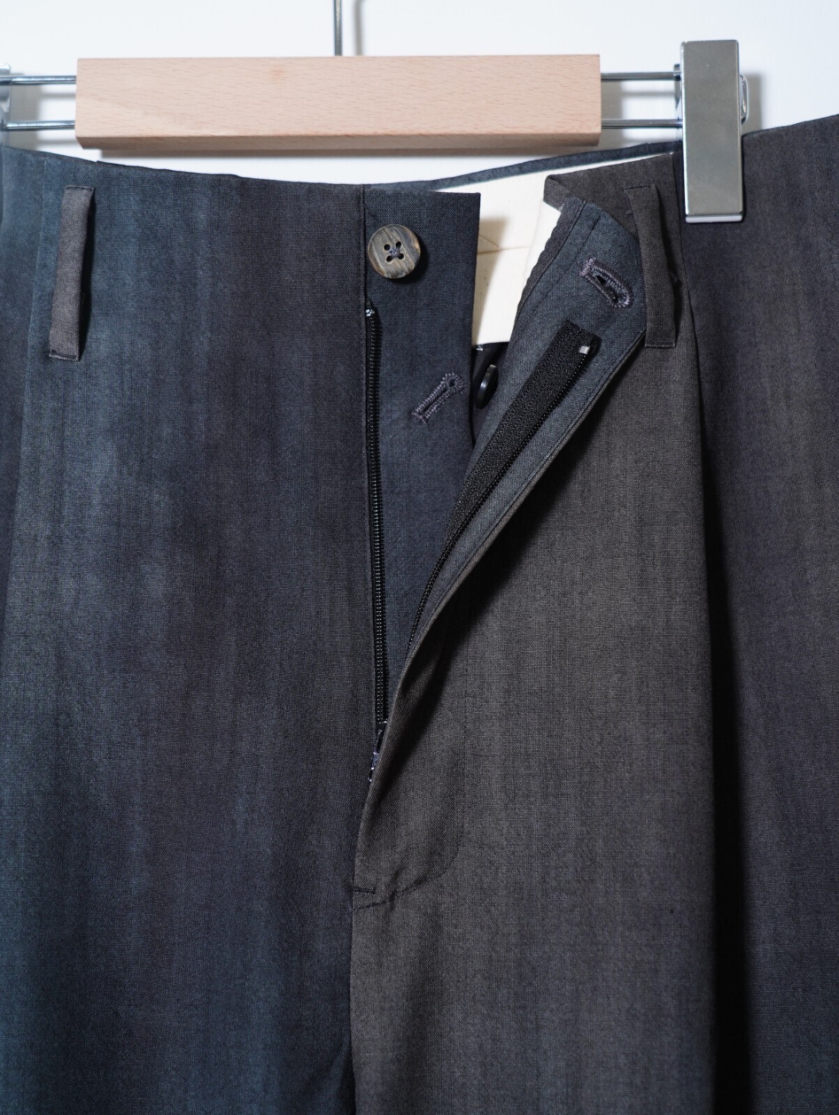 saby MENS TWO TUCK TROUSERS - Bishu Japan Flow dyeing FAB -  IMAGE4