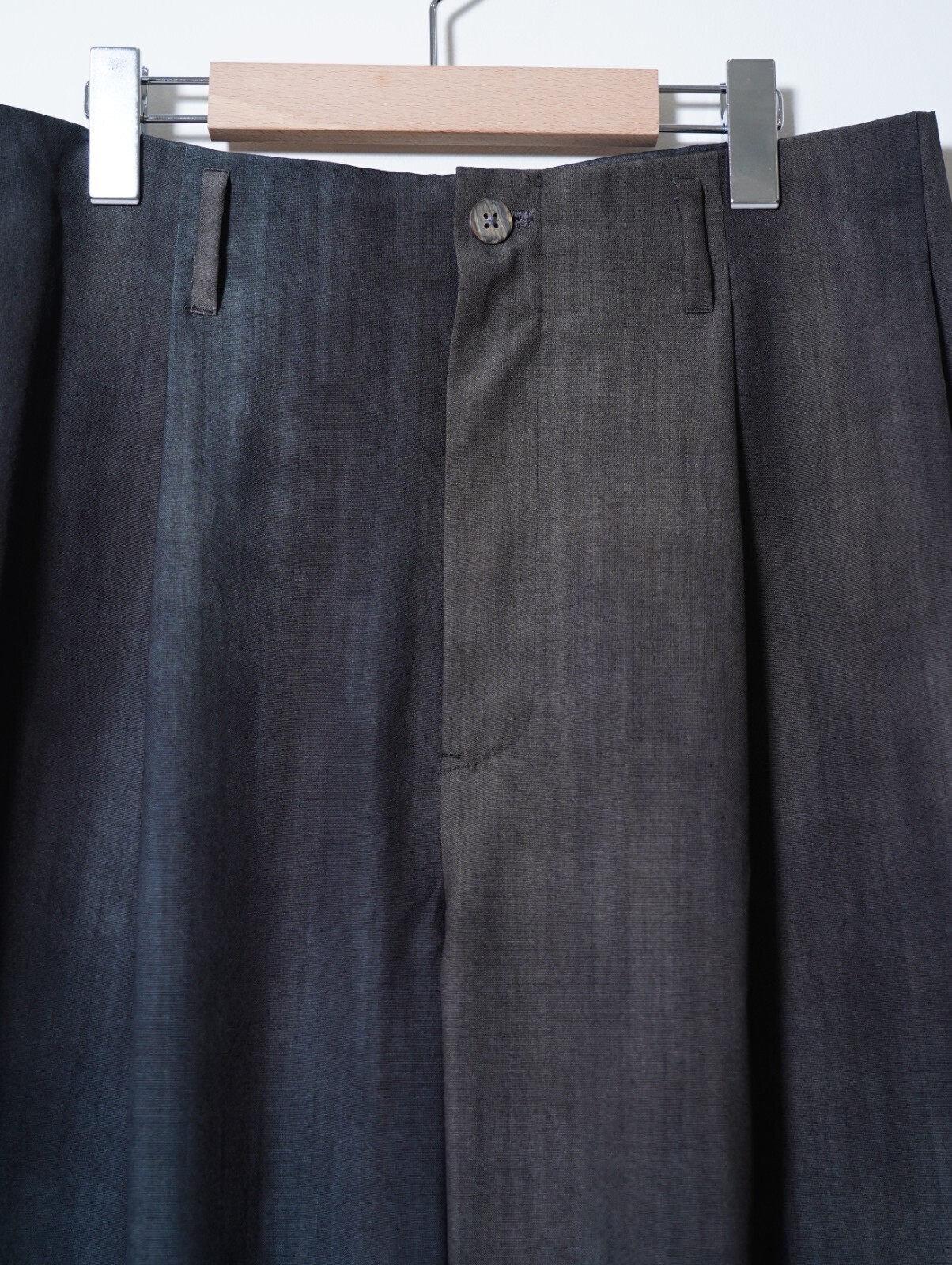 saby MENS TWO TUCK TROUSERS - Bishu Japan Flow dyeing FAB -  IMAGE3