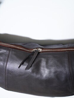 YOKE 여성 & 남성 Carf Leather Shoulder Bag 이미지2