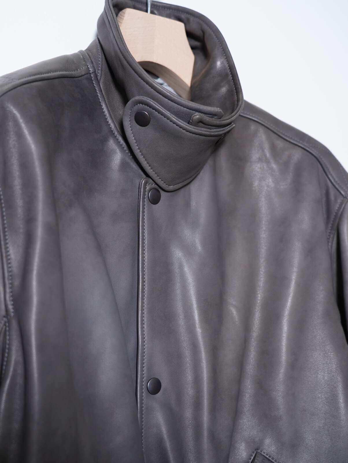 YOKE 남성 Lamb Leather Bomber Jacket 이미지5