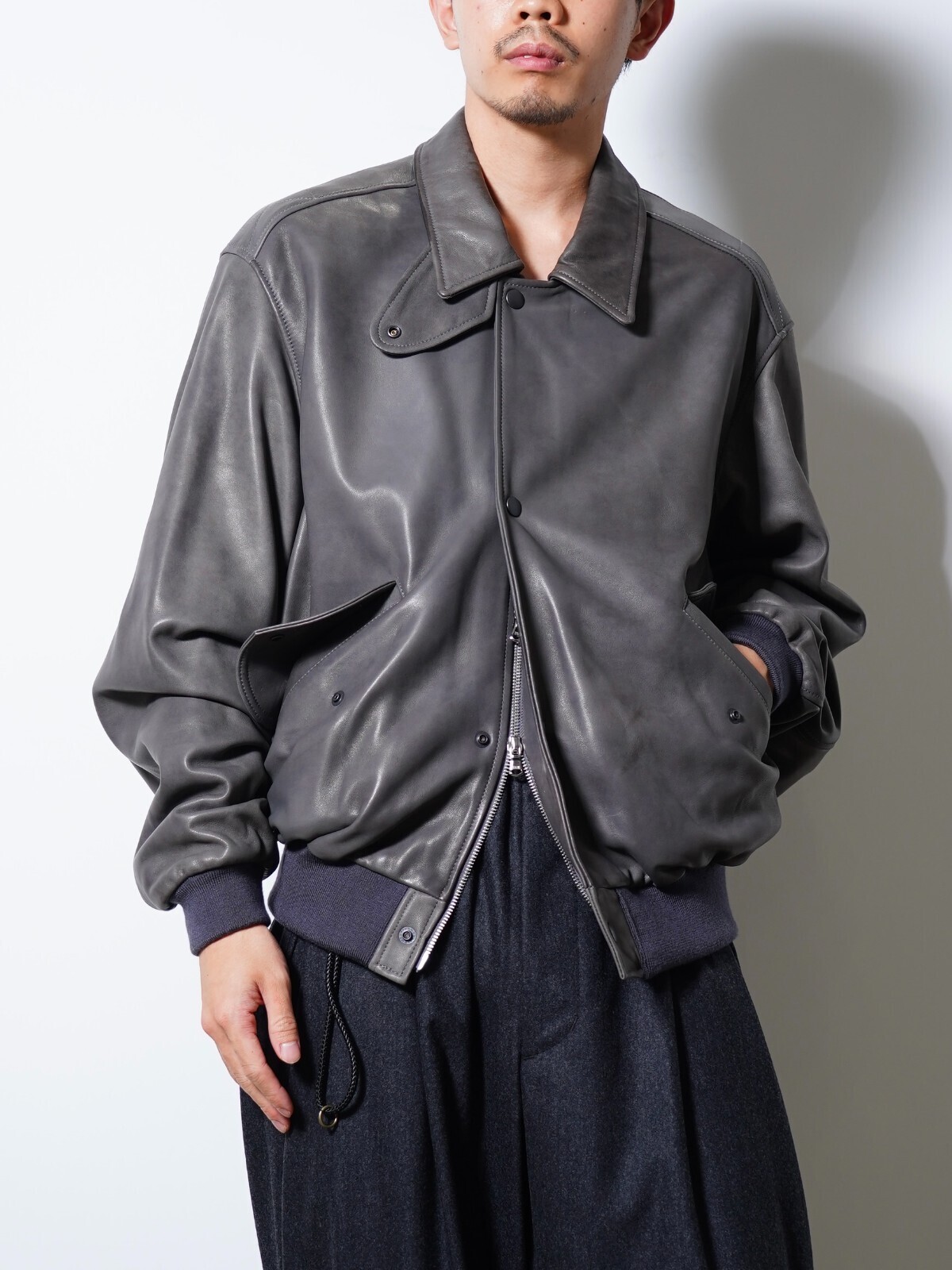 YOKE 남성 Lamb Leather Bomber Jacket 이미지15