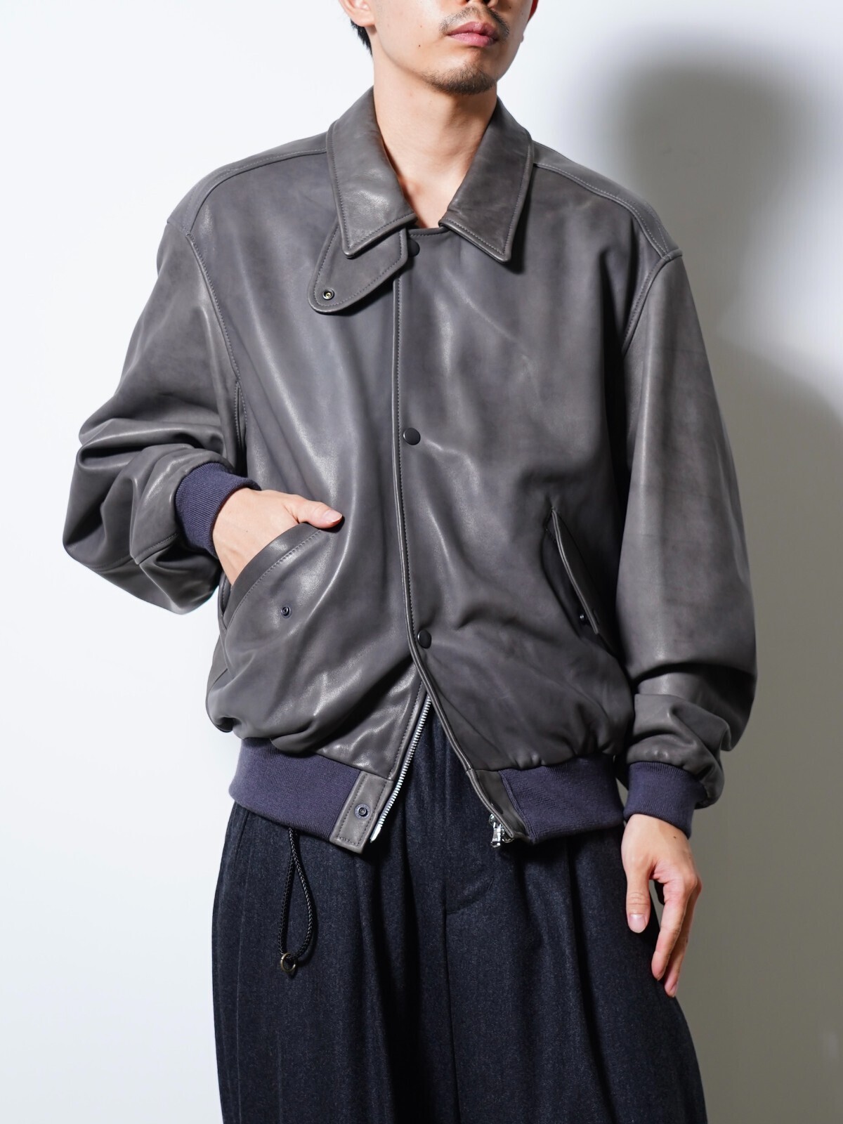 YOKE 남성 Lamb Leather Bomber Jacket 이미지14