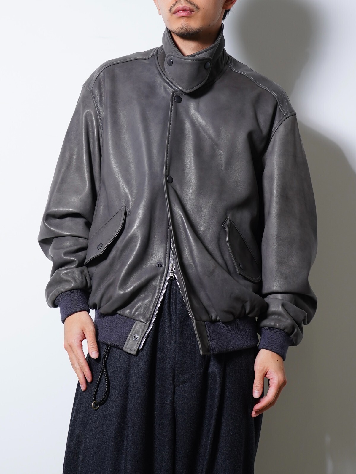 YOKE 남성 Lamb Leather Bomber Jacket 이미지16