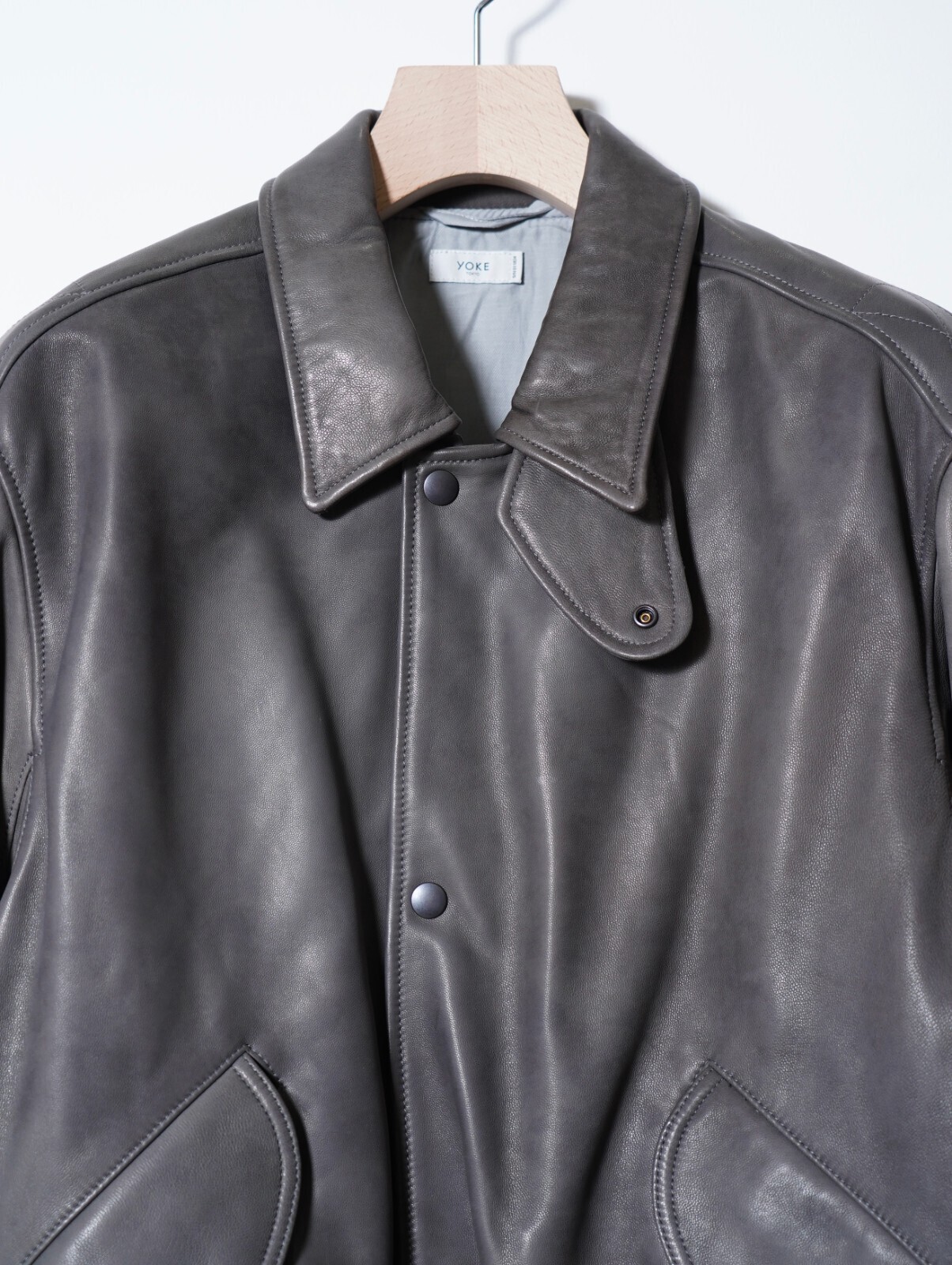 YOKE 남성 Lamb Leather Bomber Jacket 이미지4