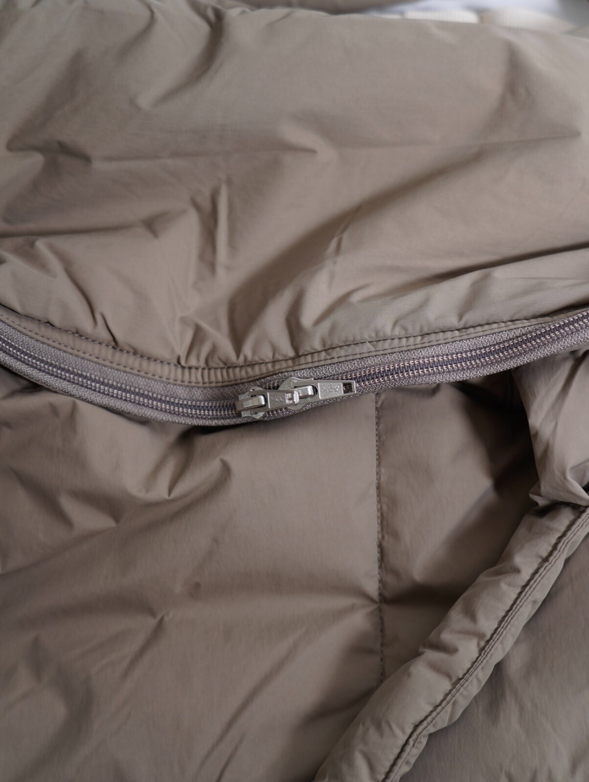 Abelia Edoward Goucha WOMENS & MENS STRIDE PADDED BAG  IMAGE7