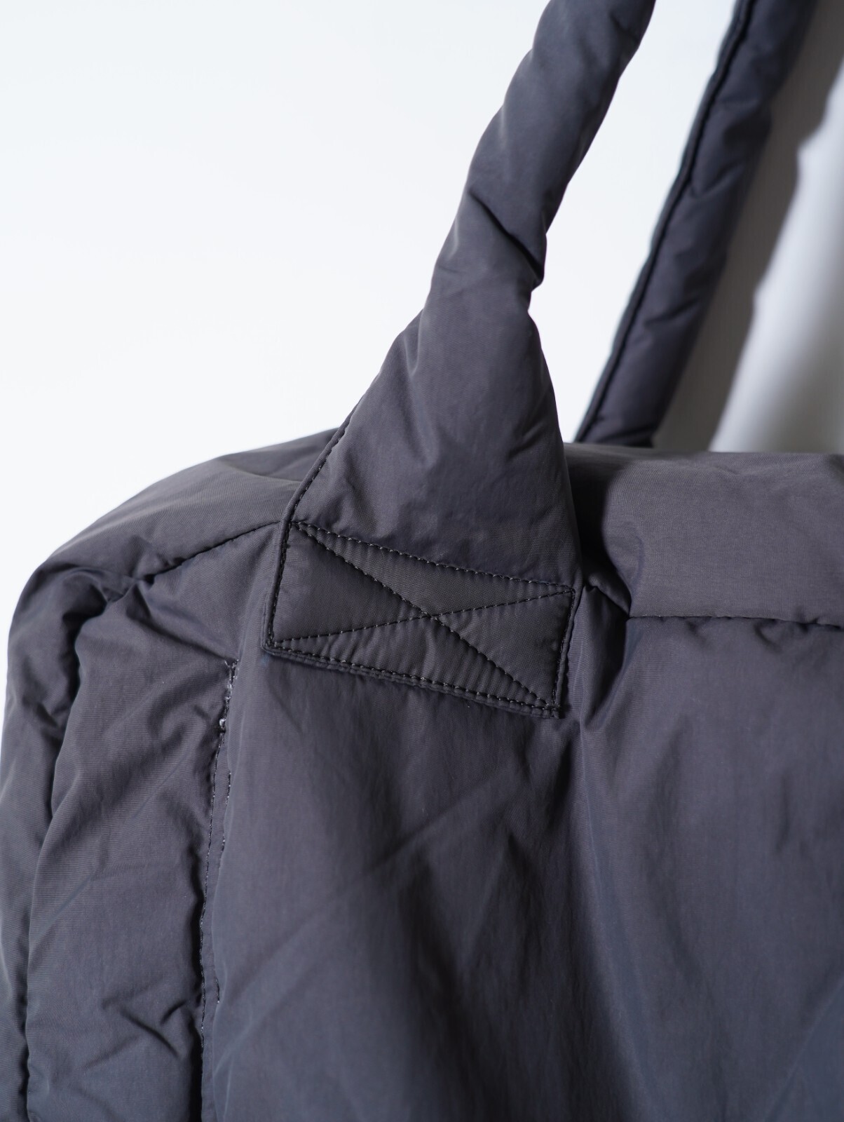Abelia Edoward Goucha WOMENS & MENS STRIDE PADDED BAG  IMAGE15