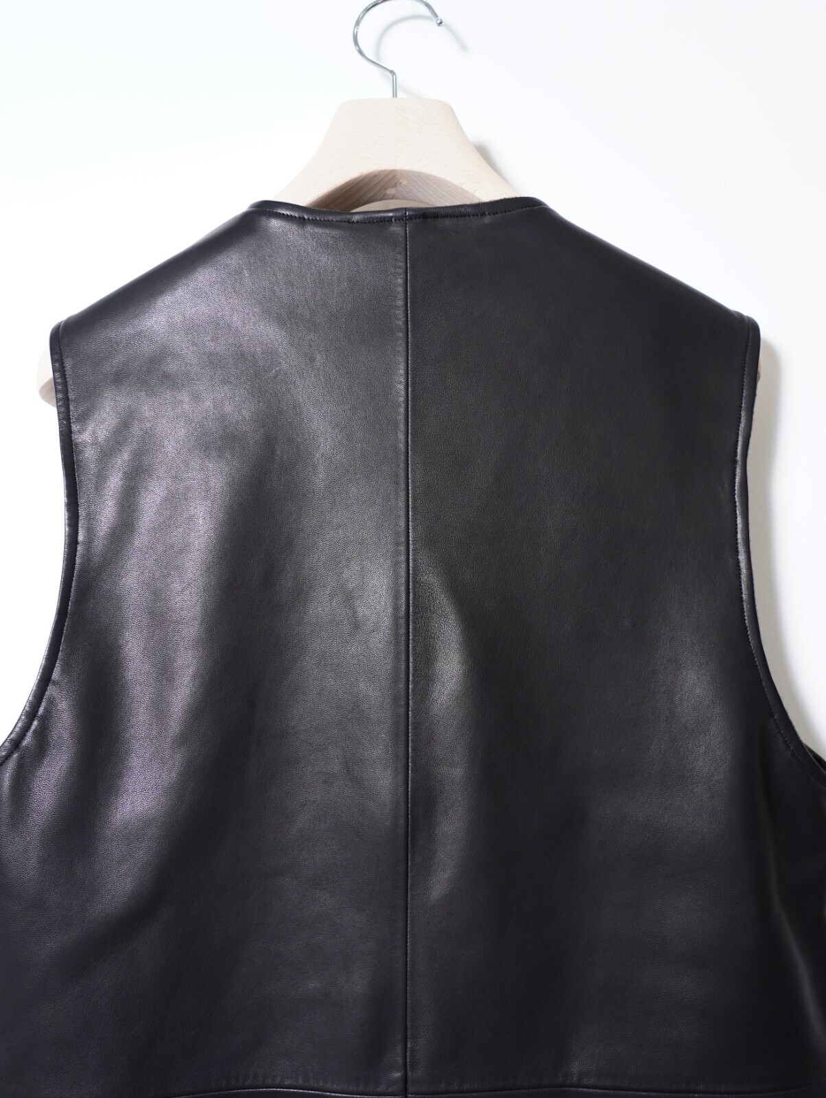 BISOWN WOMENS & MENS EX.) Lamb Leather / Wool Silk Reversible Vest IMAGE17