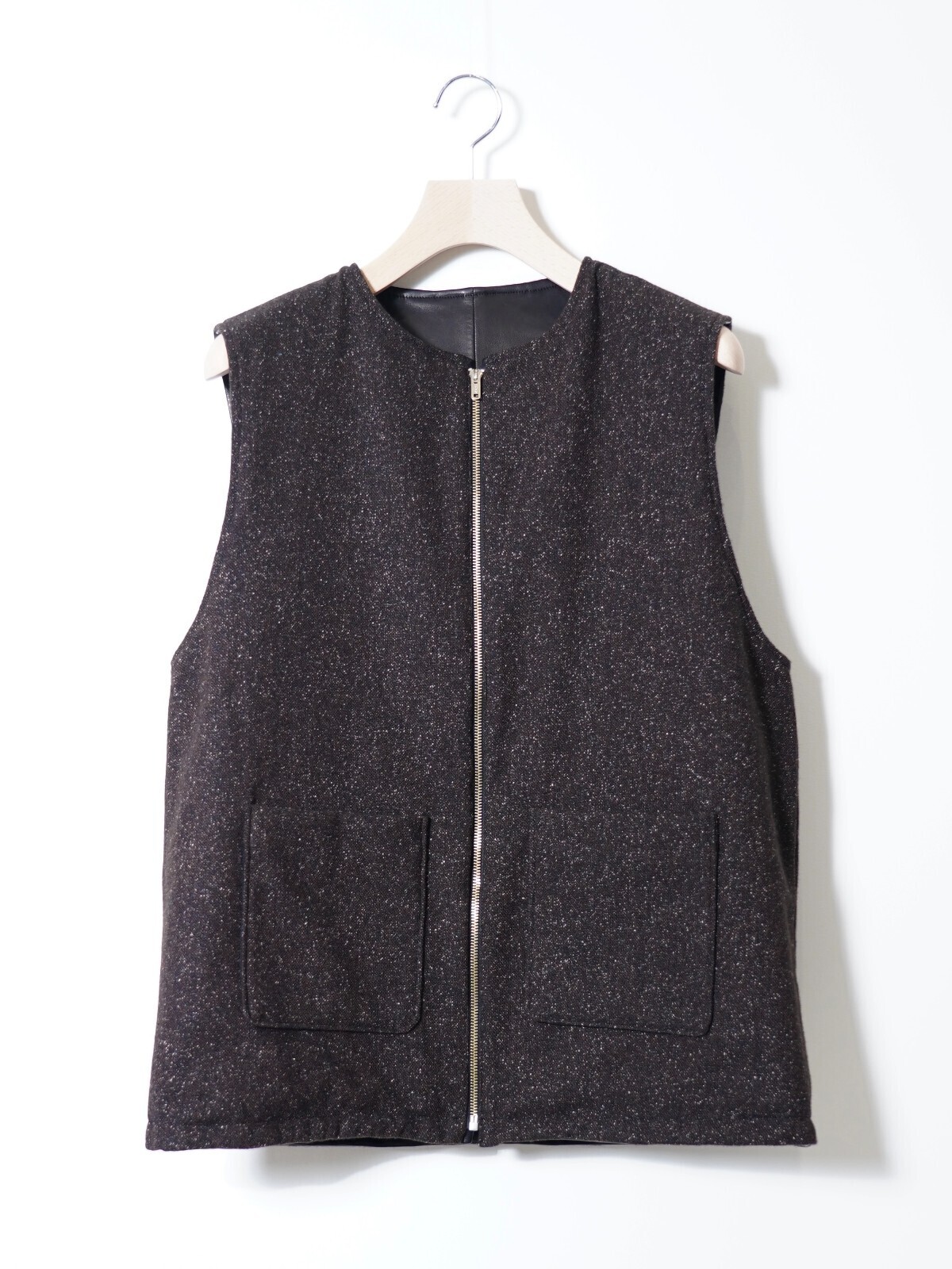 BISOWN WOMENS & MENS EX.) Lamb Leather / Wool Silk Reversible Vest IMAGE18