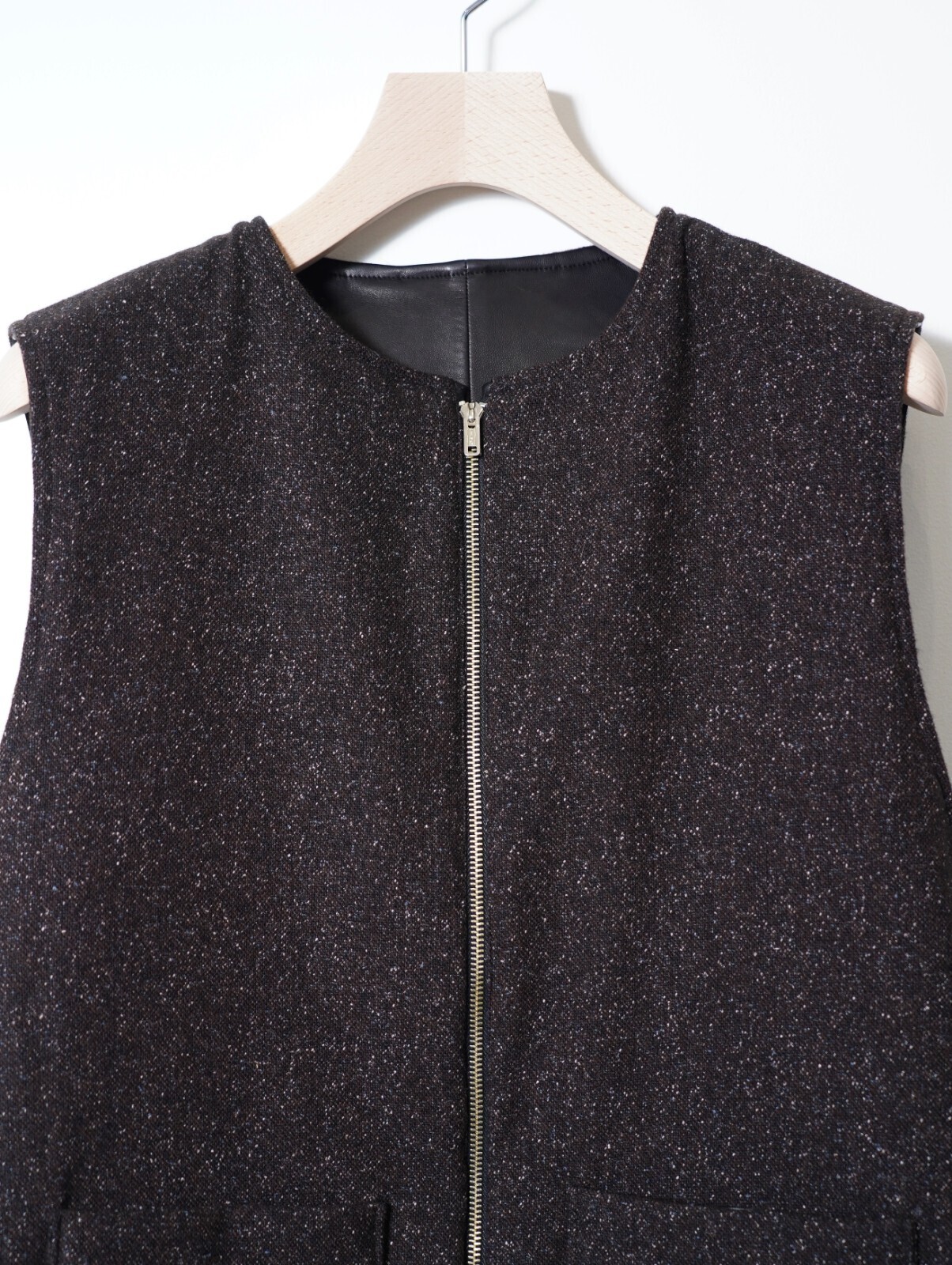 BISOWN WOMENS & MENS EX.) Lamb Leather / Wool Silk Reversible Vest IMAGE19