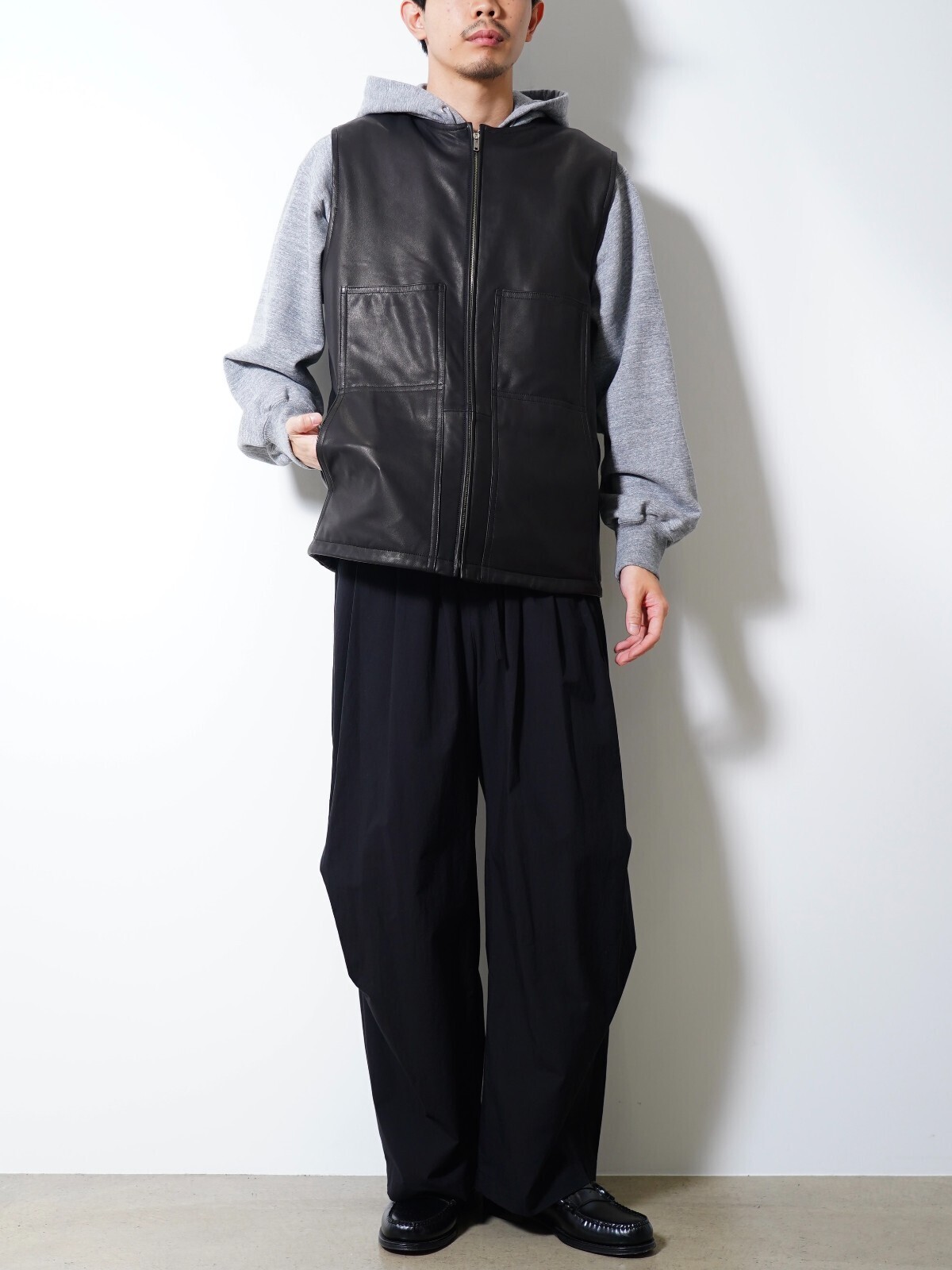 BISOWN WOMENS & MENS EX.) Lamb Leather / Wool Silk Reversible Vest IMAGE6