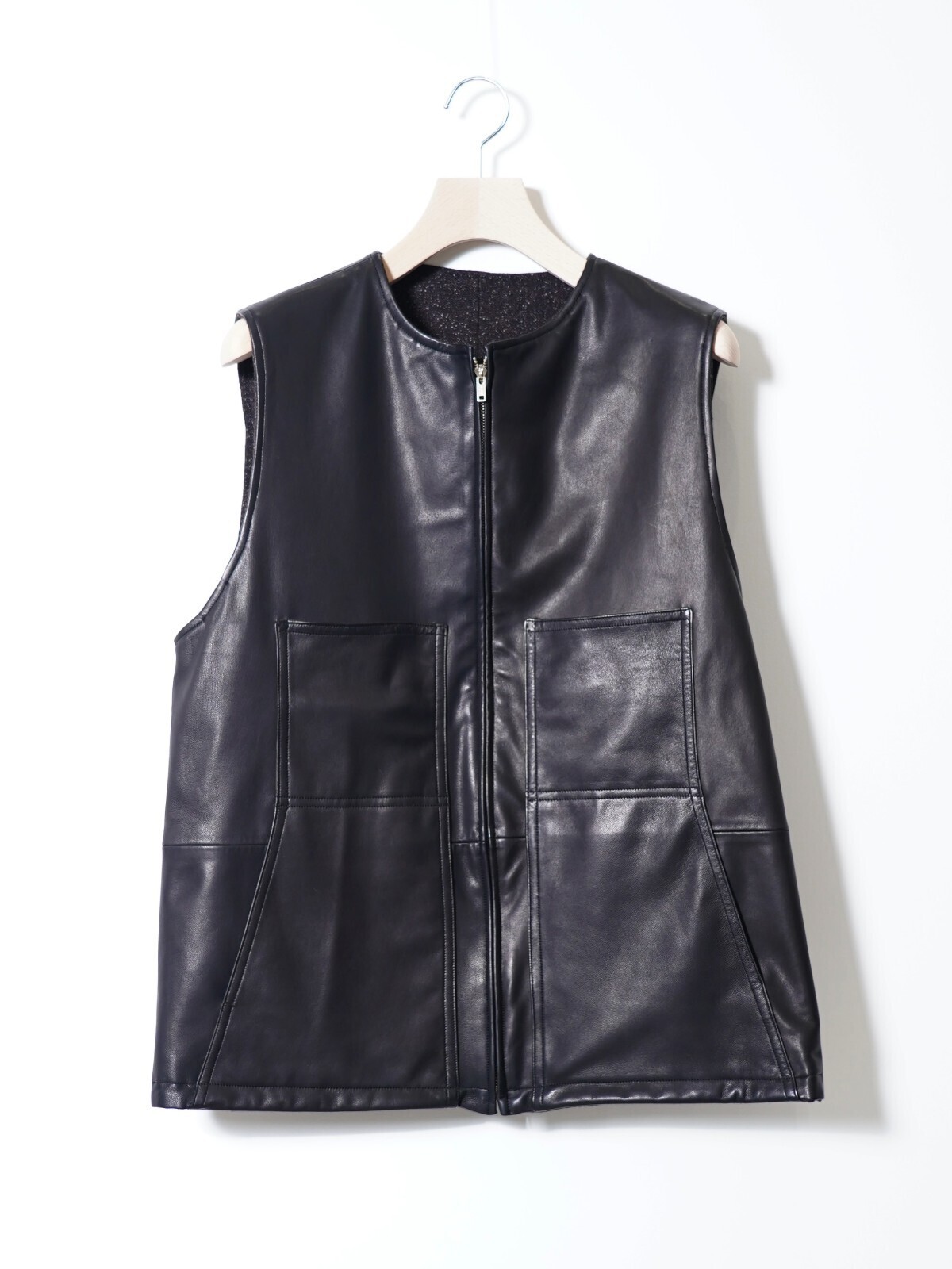BISOWN WOMENS & MENS EX.) Lamb Leather / Wool Silk Reversible Vest IMAGE12