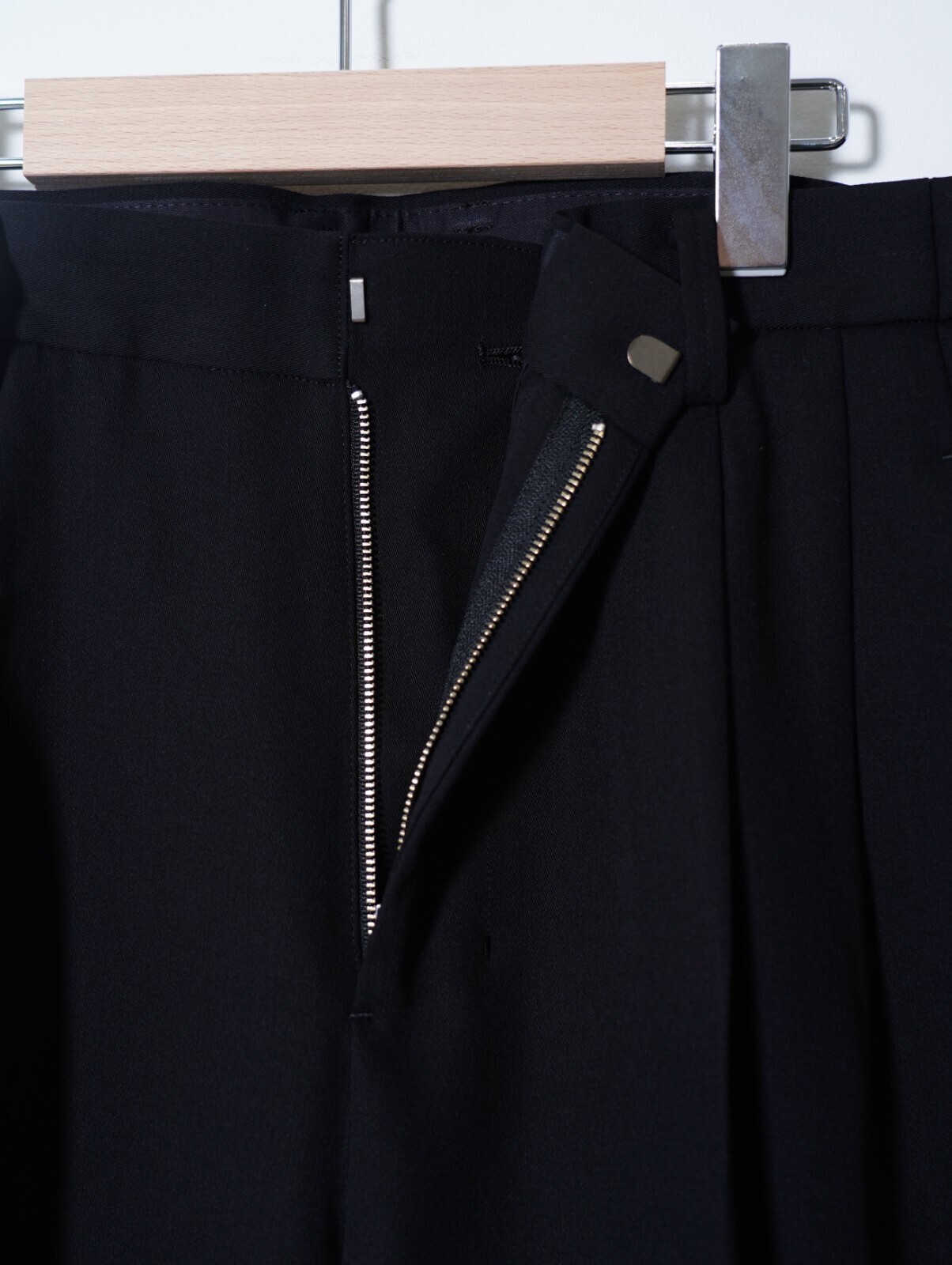 IRENISA 남성 TWO-TUCKS WIDE TROUSERS 이미지5