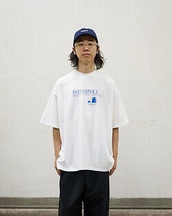 フレッシュサービス メンズ プリントTシャツ "SIGNBOARD" 写真13