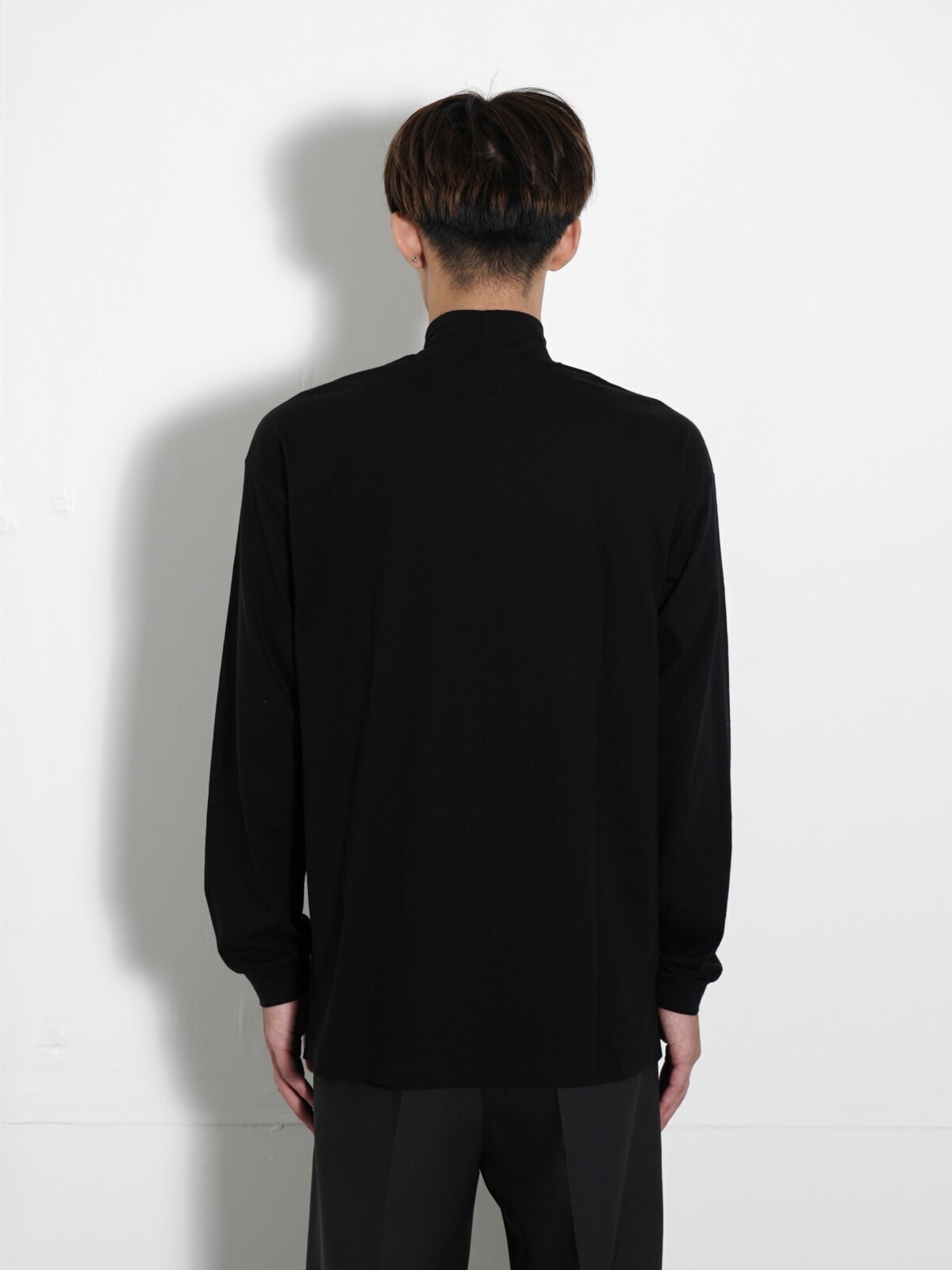 CURLY&Co. WOMENS & MENS Cashmere Blended Mock Neck L/S Tee IMAGE5