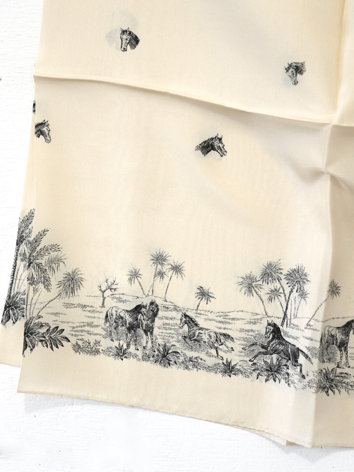 DAIRIKU 女裝 & 男裝 "Horse" Silk Scarf  圖片3