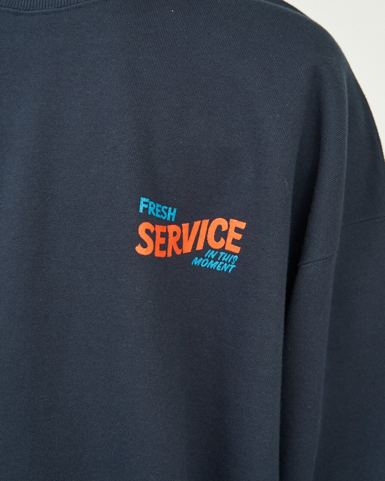 FreshService 남성 CORPORATE PRINTED CREW NECK SWEAT All Day All Night 이미지14